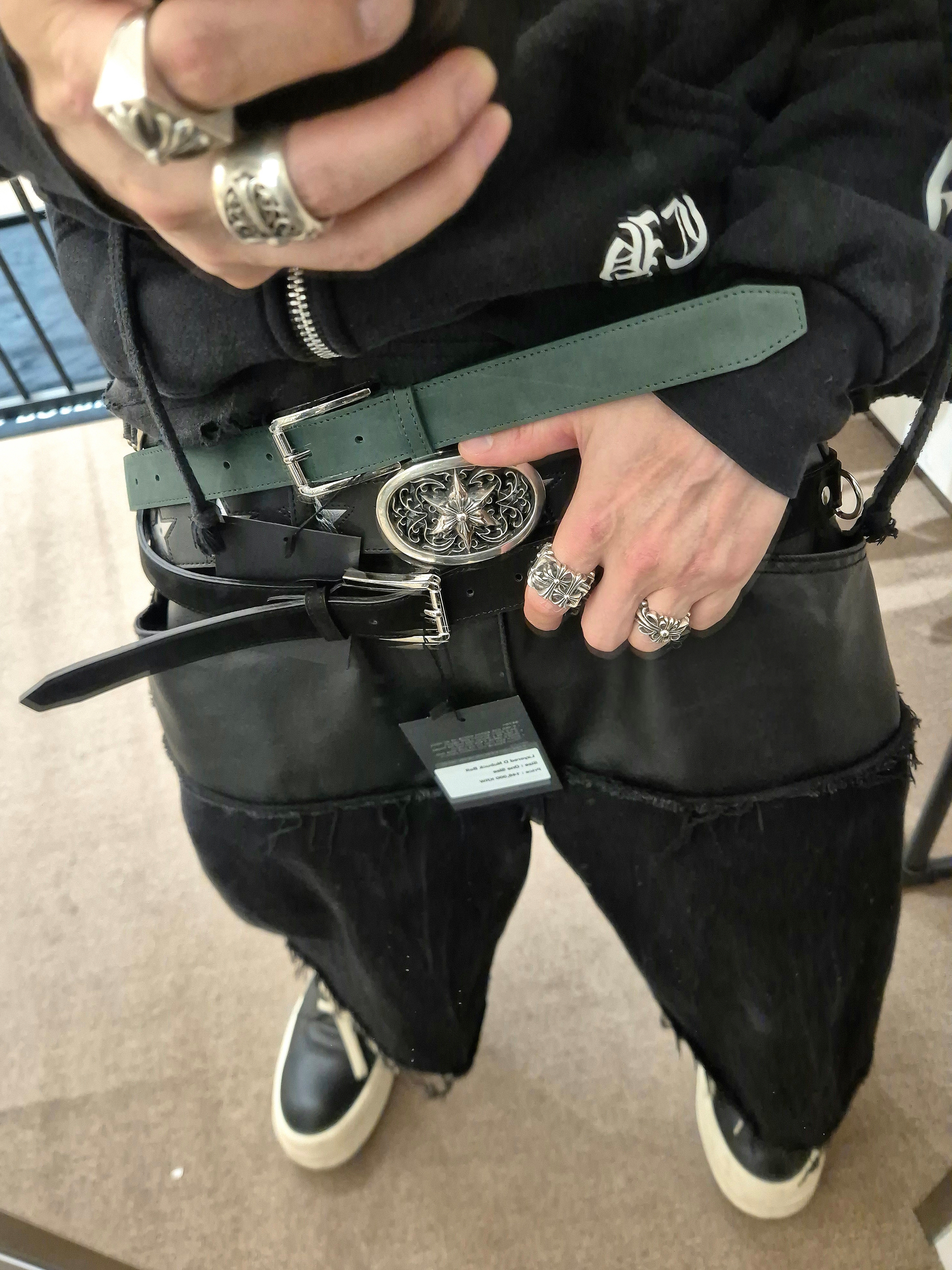 ROARINGRAD Layered Carbon Bermuda Denim Pants Black, Chrome Hearts CH Hollywood Trucker Hat Black White 착용 스타일 - 2