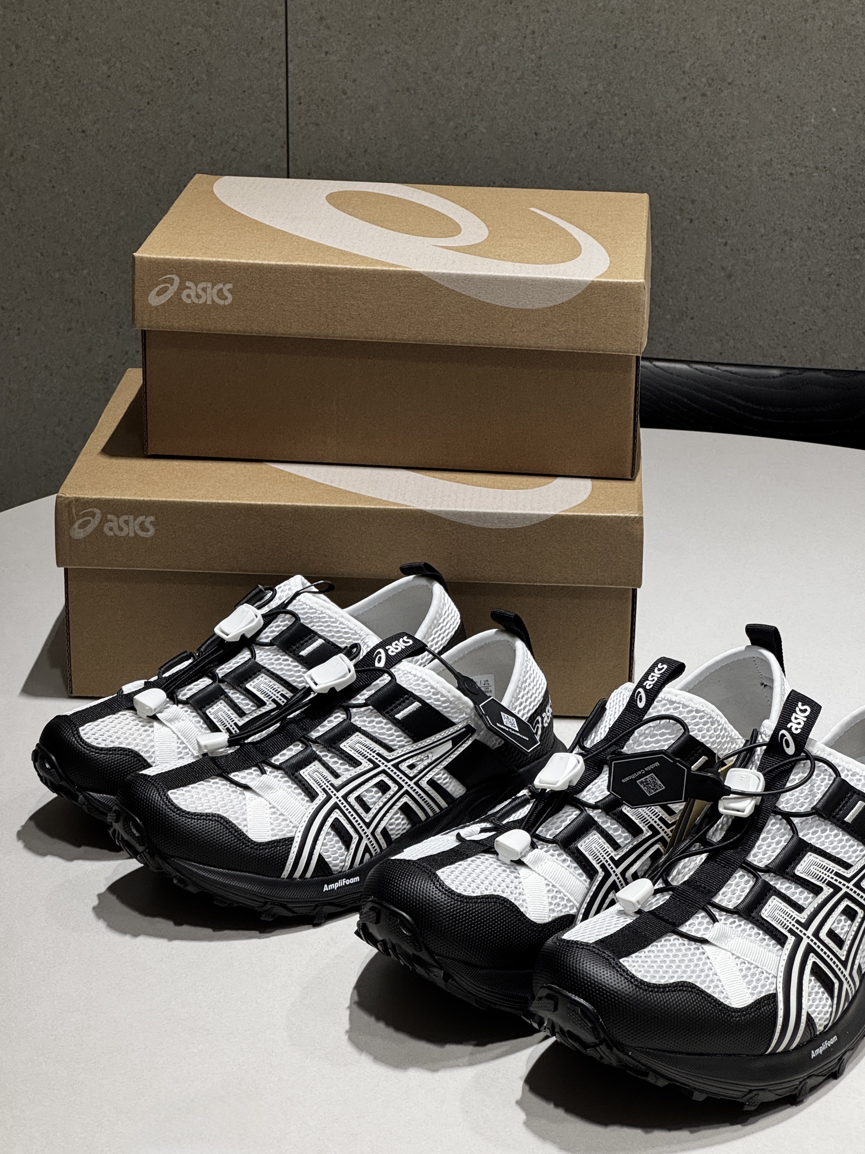 Asics Gel-Sonoma TR Trail Outdoor White Black 착용 스타일