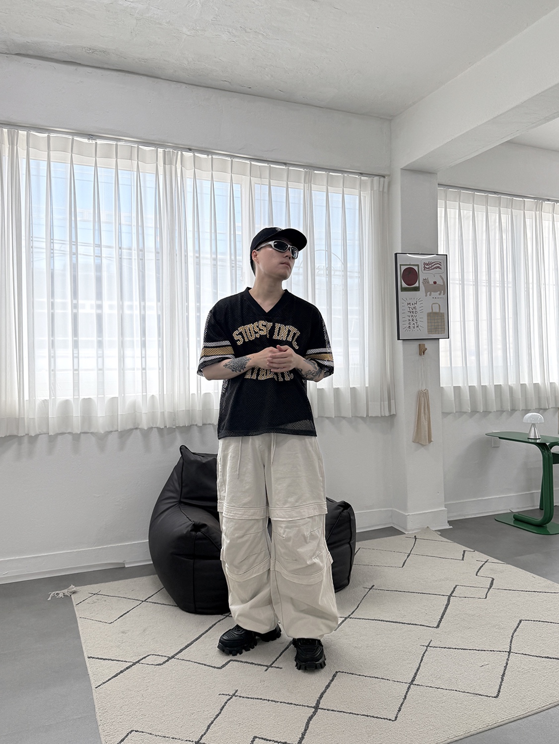 Stussy Sport Mesh Football Jersey Black, Prada Cloudbust Thunder Sneakers Black 착용 스타일 - 5