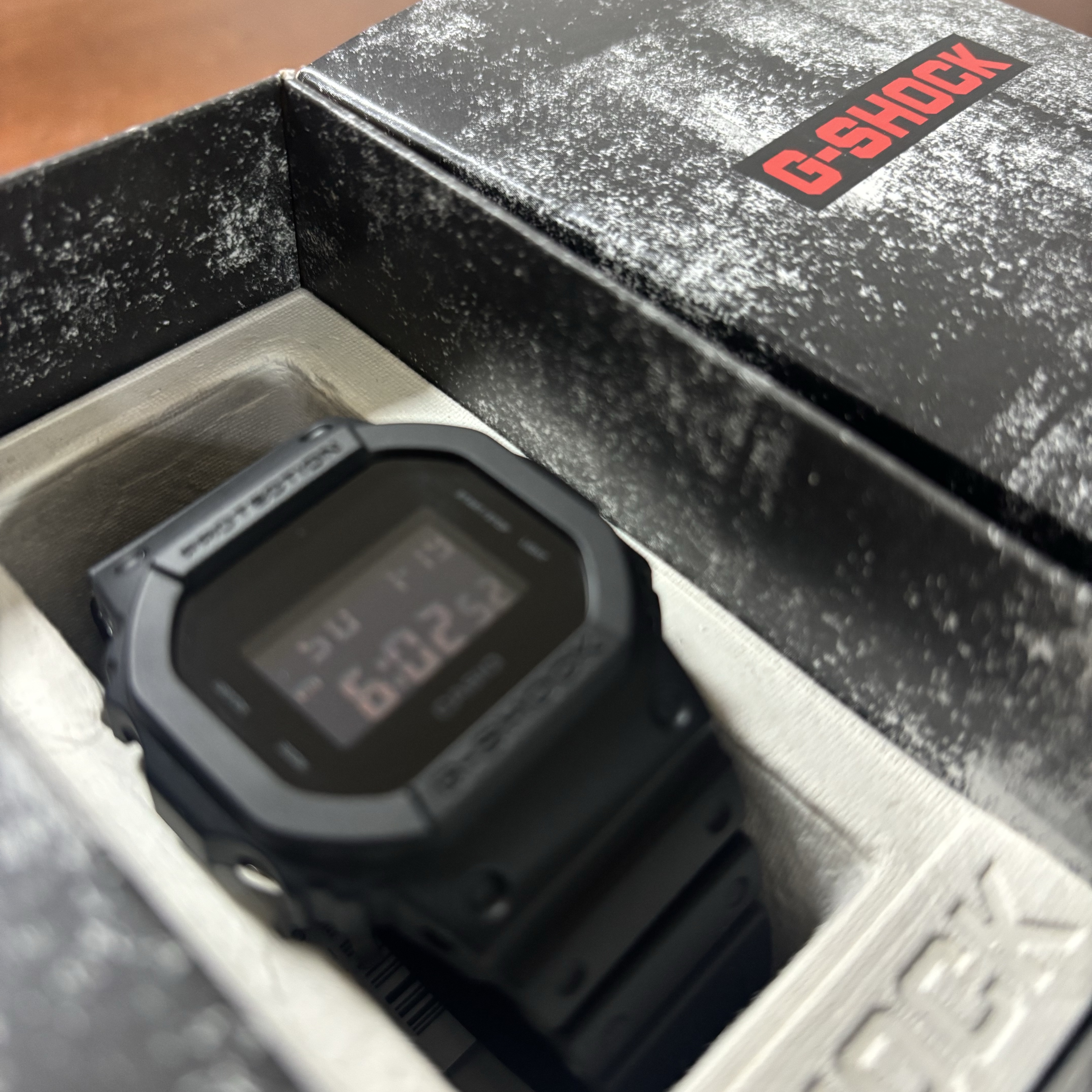 Casio G-Shock DW-5600UBB-1DR, Asics Gel-Quantum Kinetic SP Black 착용 스타일 - 1