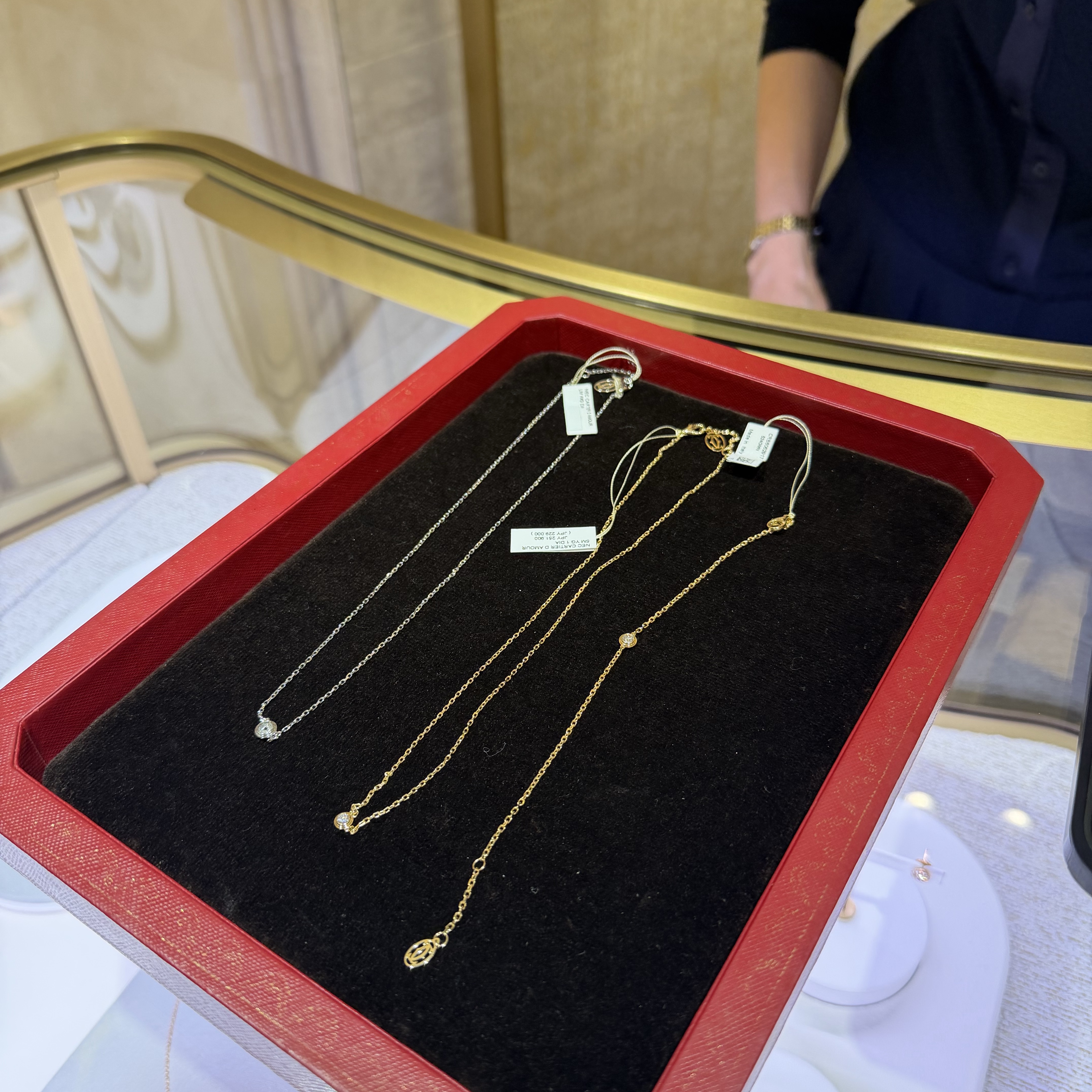 (W) Cartier D'Amour Necklace Small Yellow Gold Diamond, (W) Cartier D'Amour Bracelet Small Yellow Gold Diamond 착용 스타일 - 3