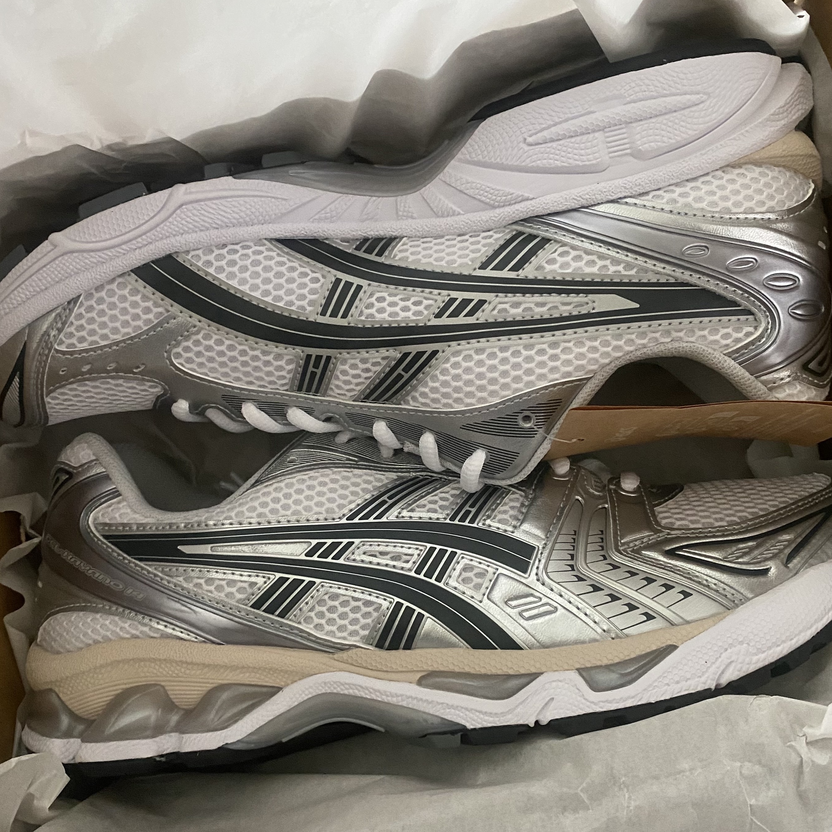 Asics Gel-Kayano 14 White Graphite Grey 착용 스타일