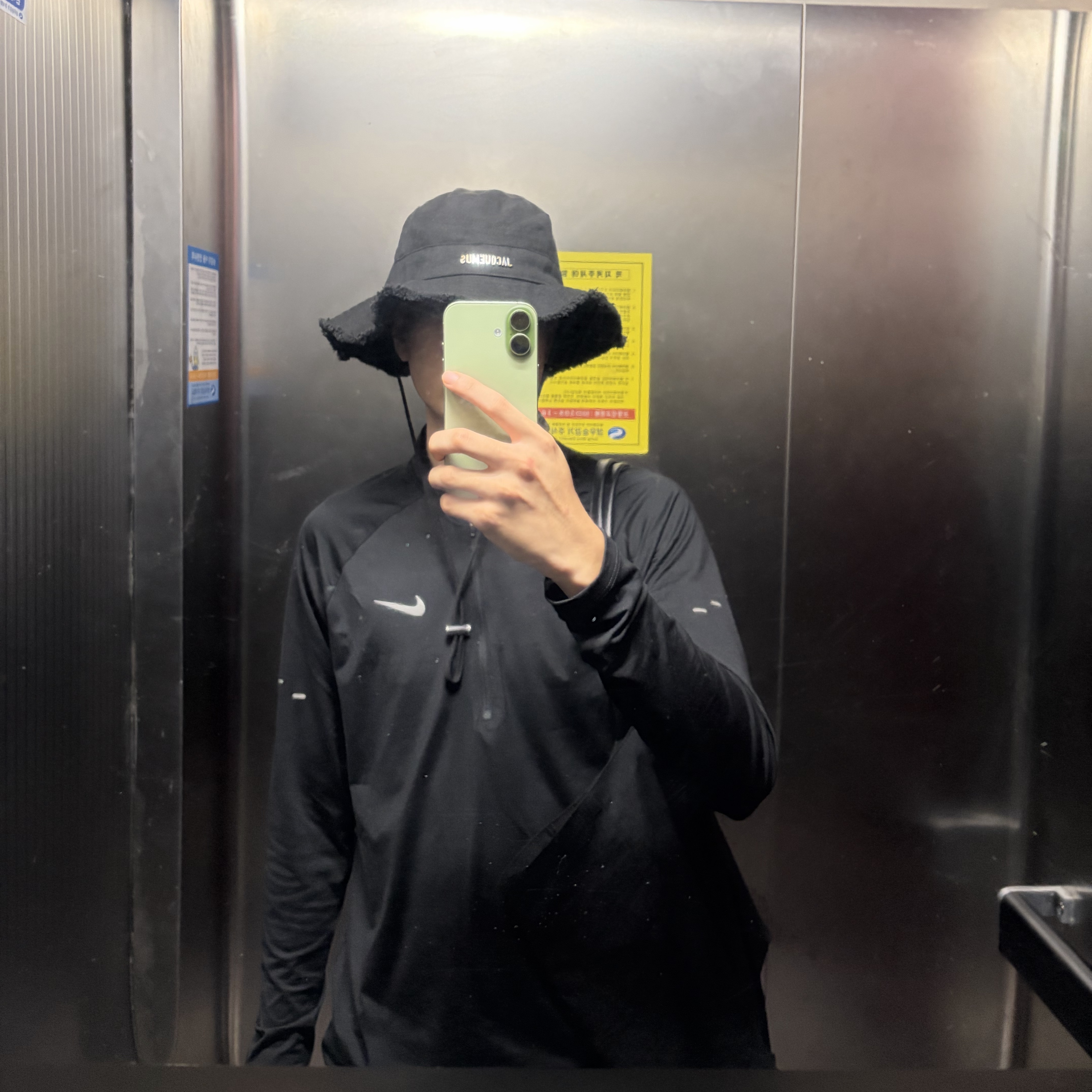 Nike Stride Dri-Fit 1/4 Zip Running Top Black- Asia, Xlim Synopsis 01 Bag Black 착용 스타일