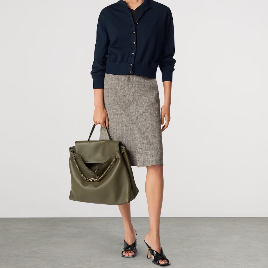 Bottega Veneta Large Andiamo Fondant, Bottega Veneta Large Ciao Ciao Cypress 착용 스타일 - 2