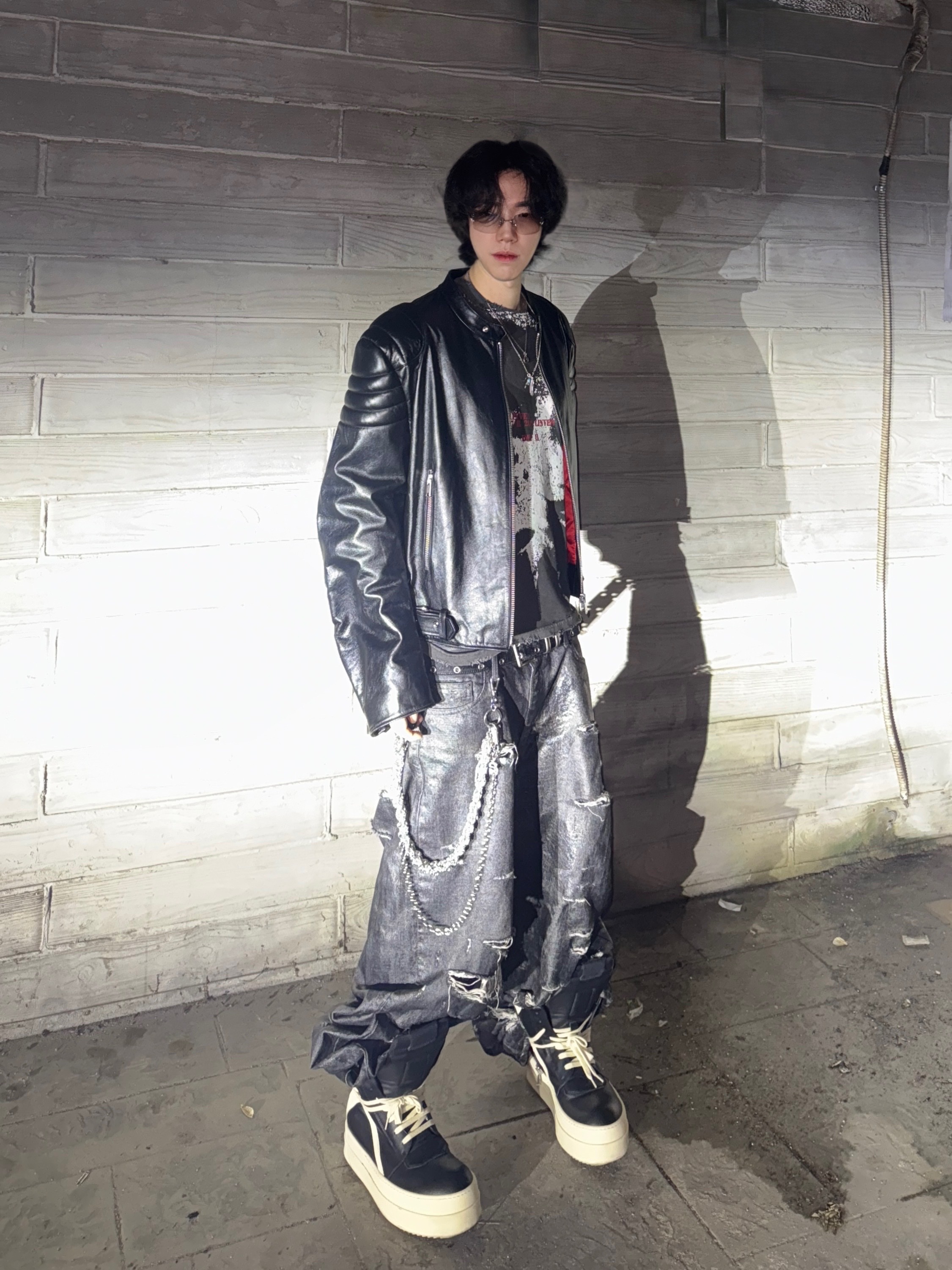 emostanceclub Multi Distressed Coating Jeans Black, Rick Owens Mega Bumper Geobasket Black Milk 착용 스타일 - 1