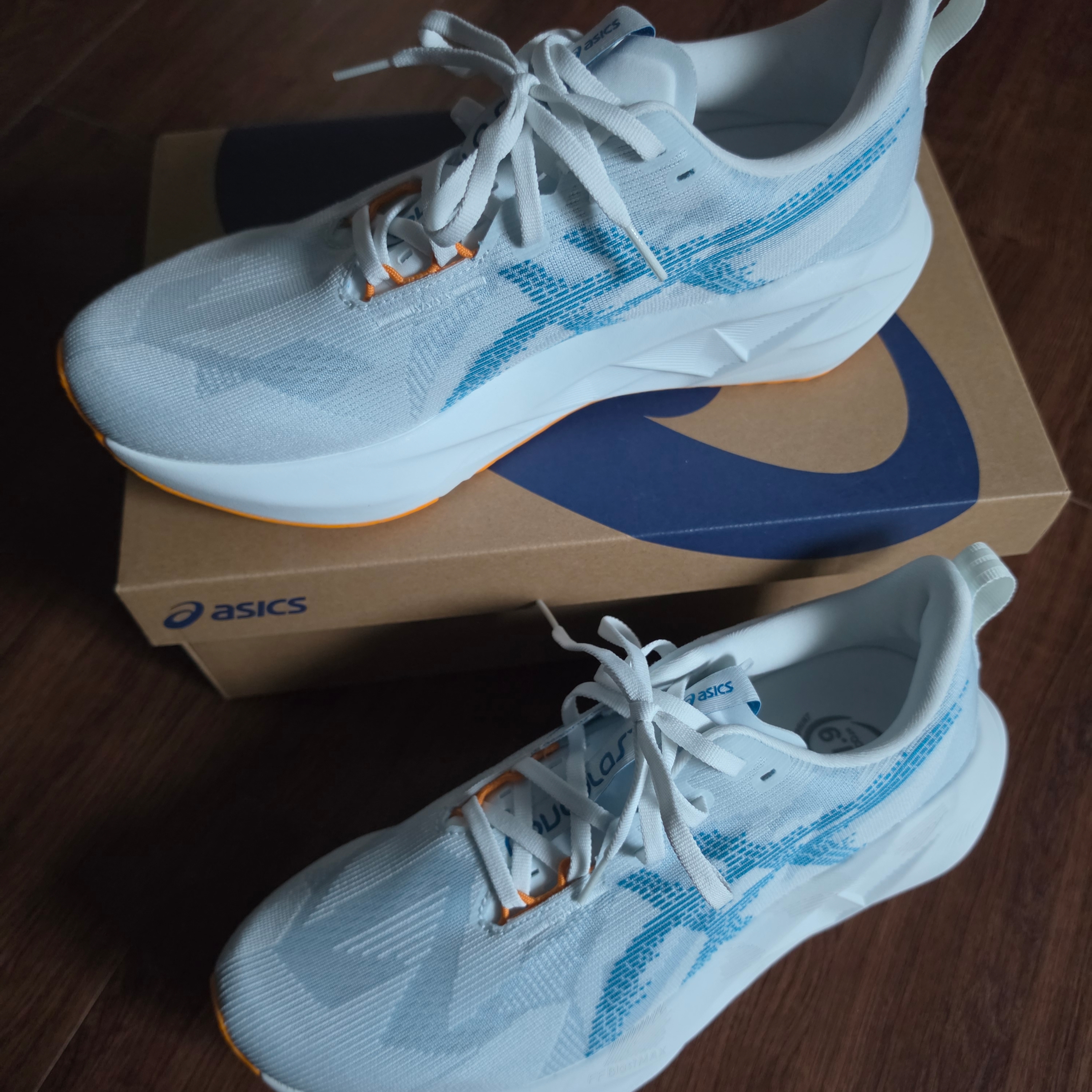 Asics Novablast 5 Arctic Blue Aegean Blue 착용 스타일 - 1