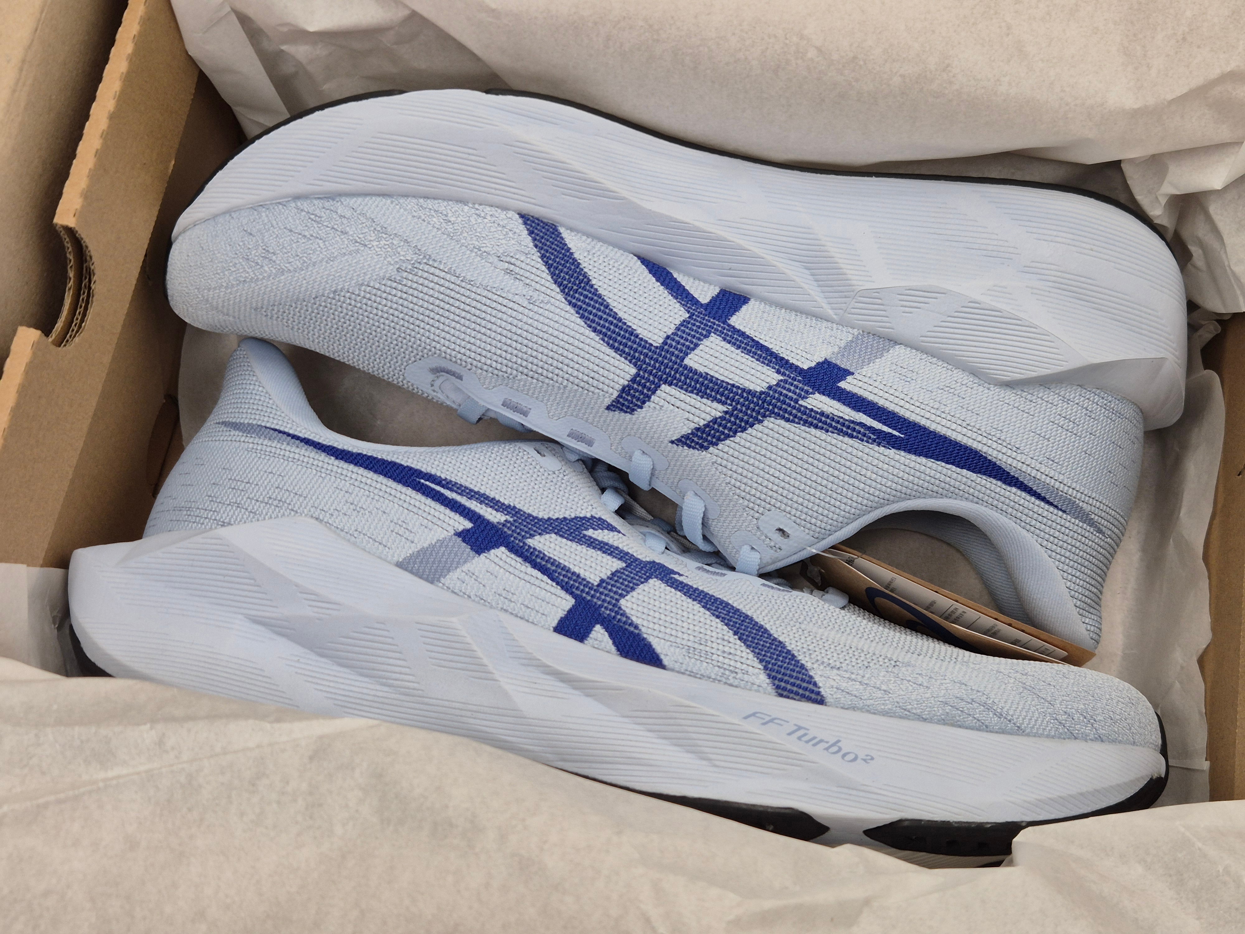 Asics Novablast 6 Solid Air Prussian Blue - 2E Wide 착용 스타일