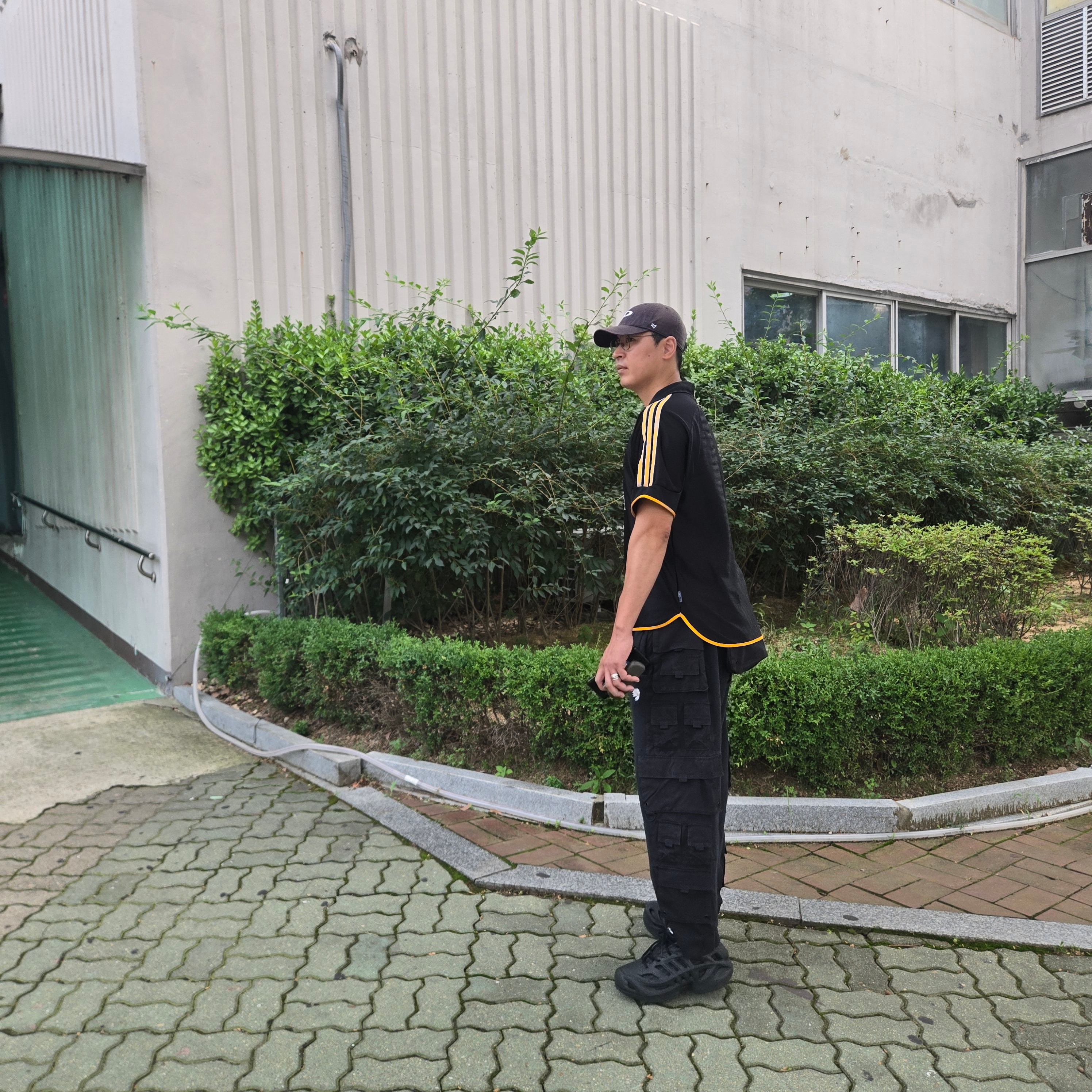 Oakley Remix Dad Hat Blackout, Adidas Real Madrid 99/00 Away Jersey Black - KR Sizing (Non Marking Ver.) 착용 스타일 - 4