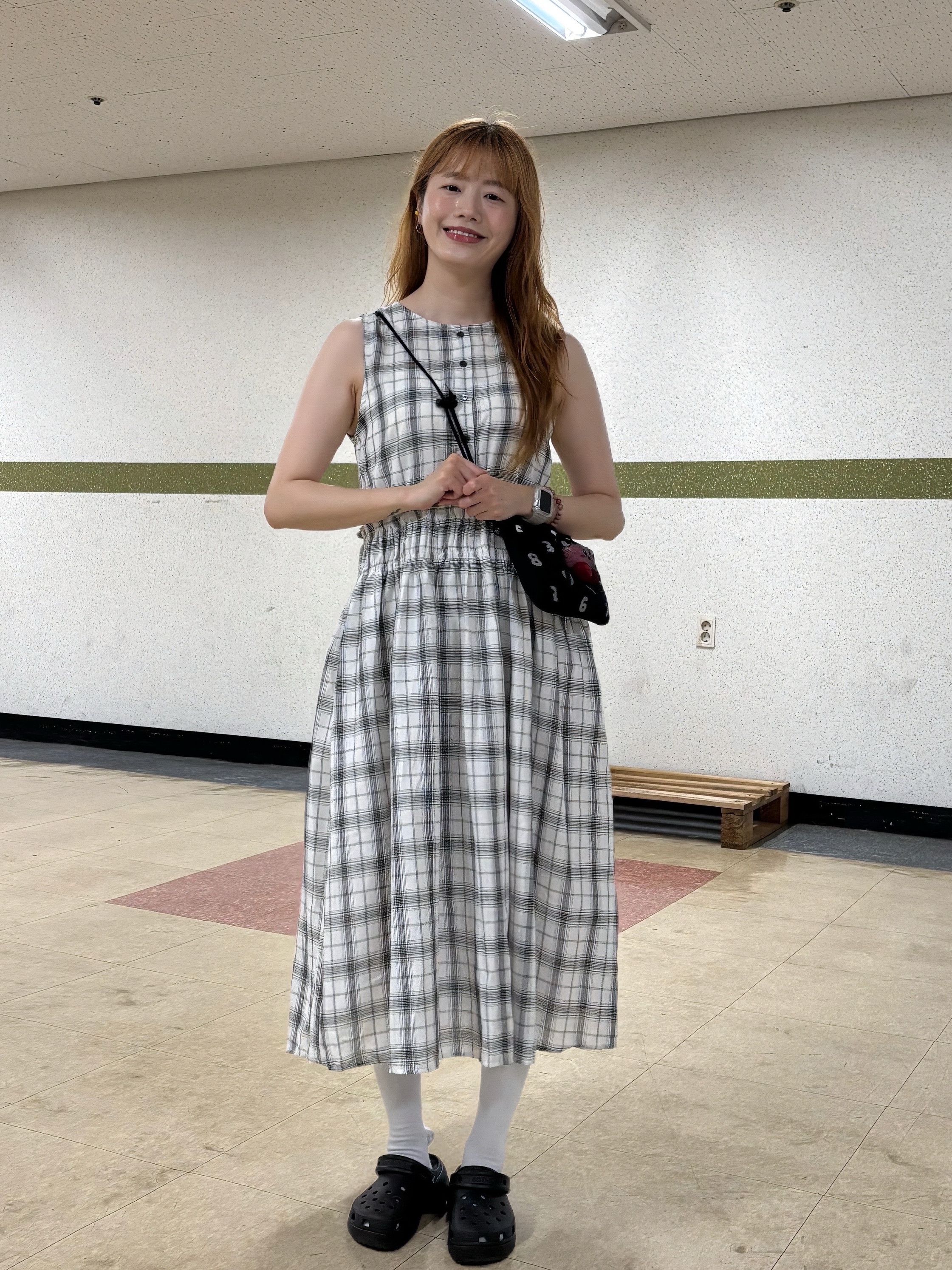 Sou Sou Poketle Mesh Sacoche Black, (W) Crocs Classic Platform Clog Black 착용 스타일 - 6