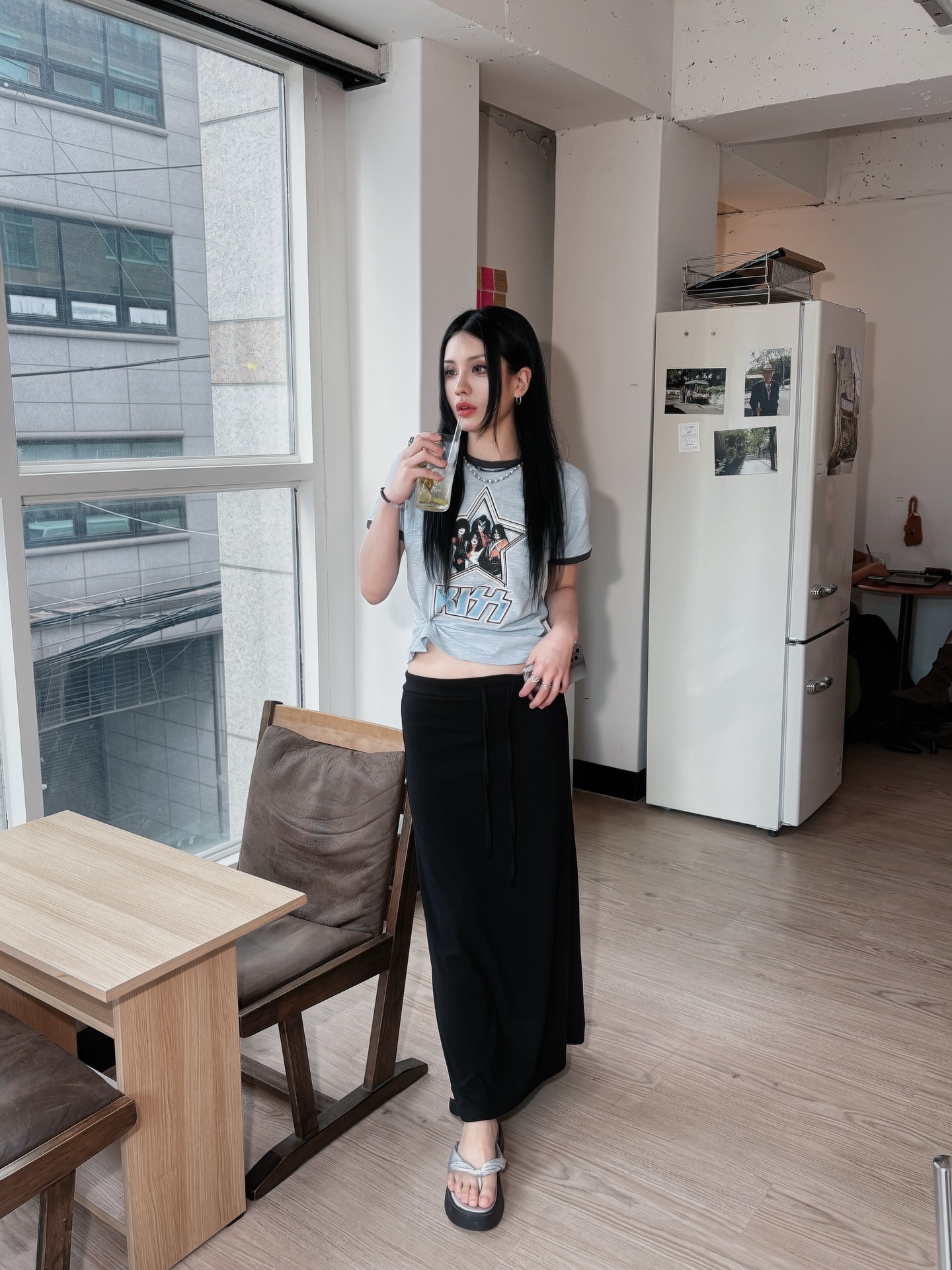 MAINBOOTH X KISS Woman Star T-shirt Sky Blue 착용 스타일 - 3