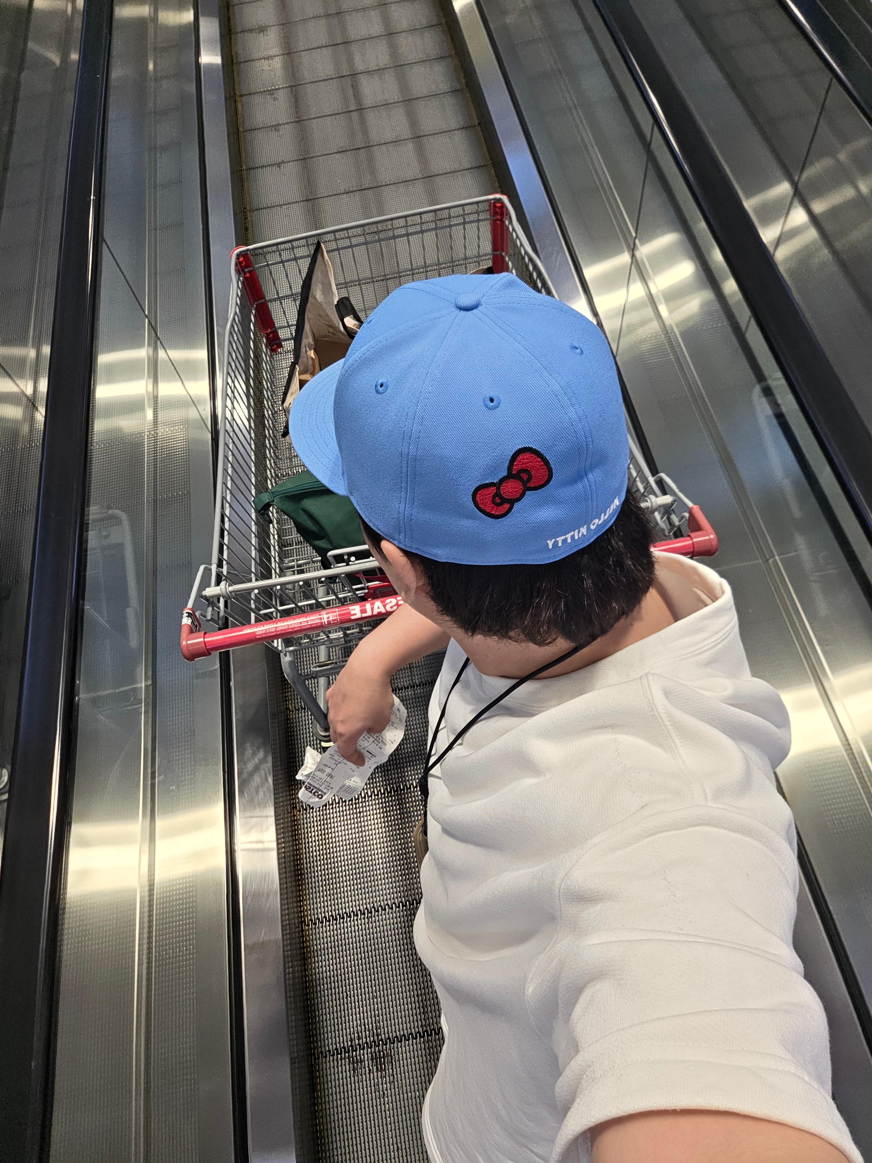 New Era x Hello Kitty Size Cap Radiant Blue, Nike Air Force 1 Low Retro Color of the Month White 착용 스타일 - 1