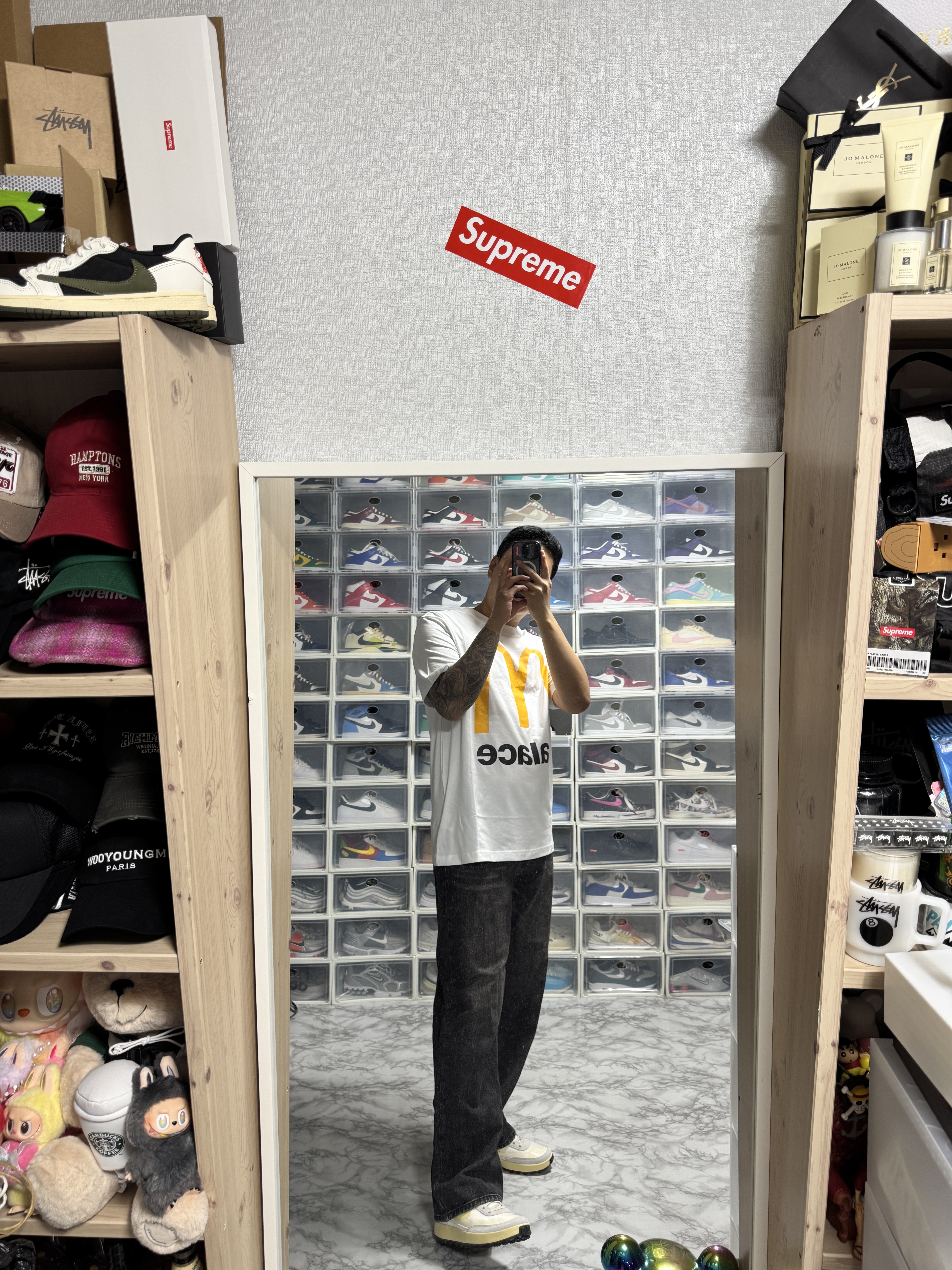 Palace x McDonald's Logo T-Shirt White - 23FW, Nike x Tom Sachs General Purpose Shoe Grey Yellow 착용 스타일 - 1
