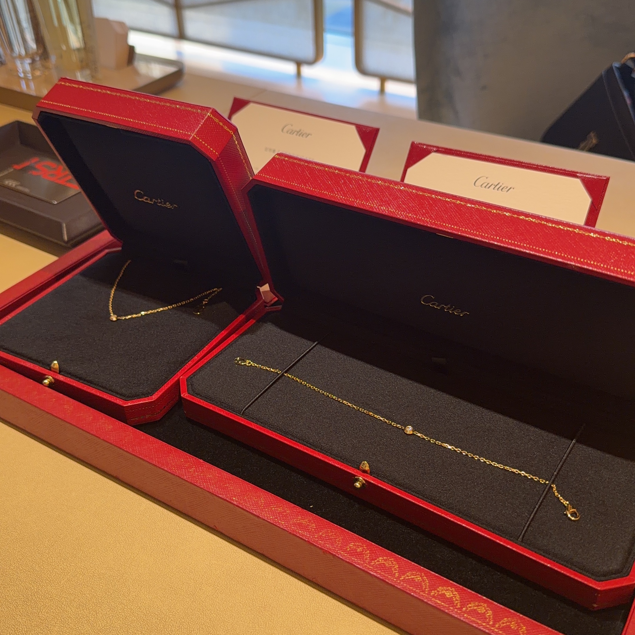 (W) Cartier D'Amour Necklace Small Yellow Gold Diamond, (W) Cartier D'Amour Bracelet Small Yellow Gold Diamond 착용 스타일 - 4