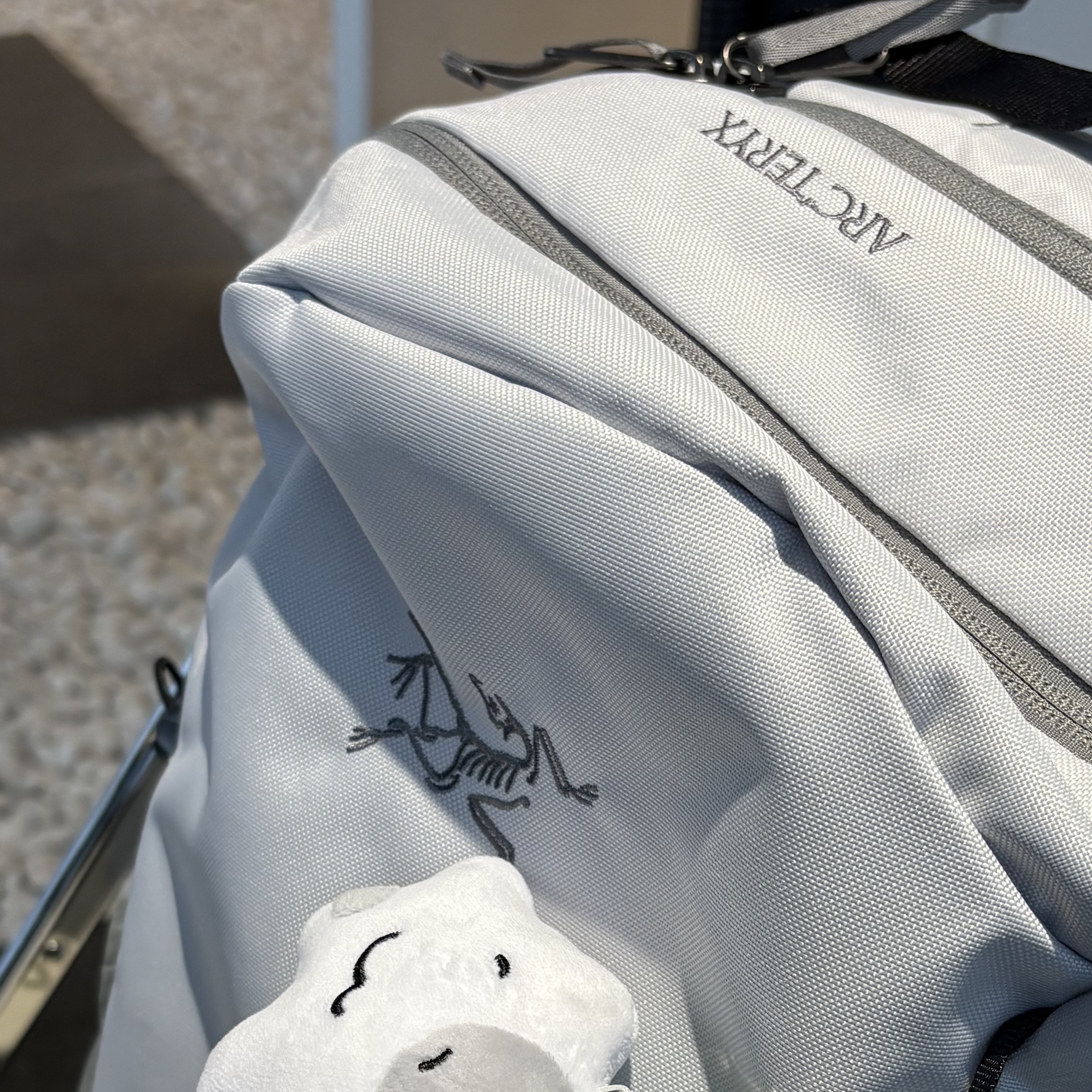 Arc'teryx Mantis 16 Backpack Solitude Void 착용 스타일 - 2