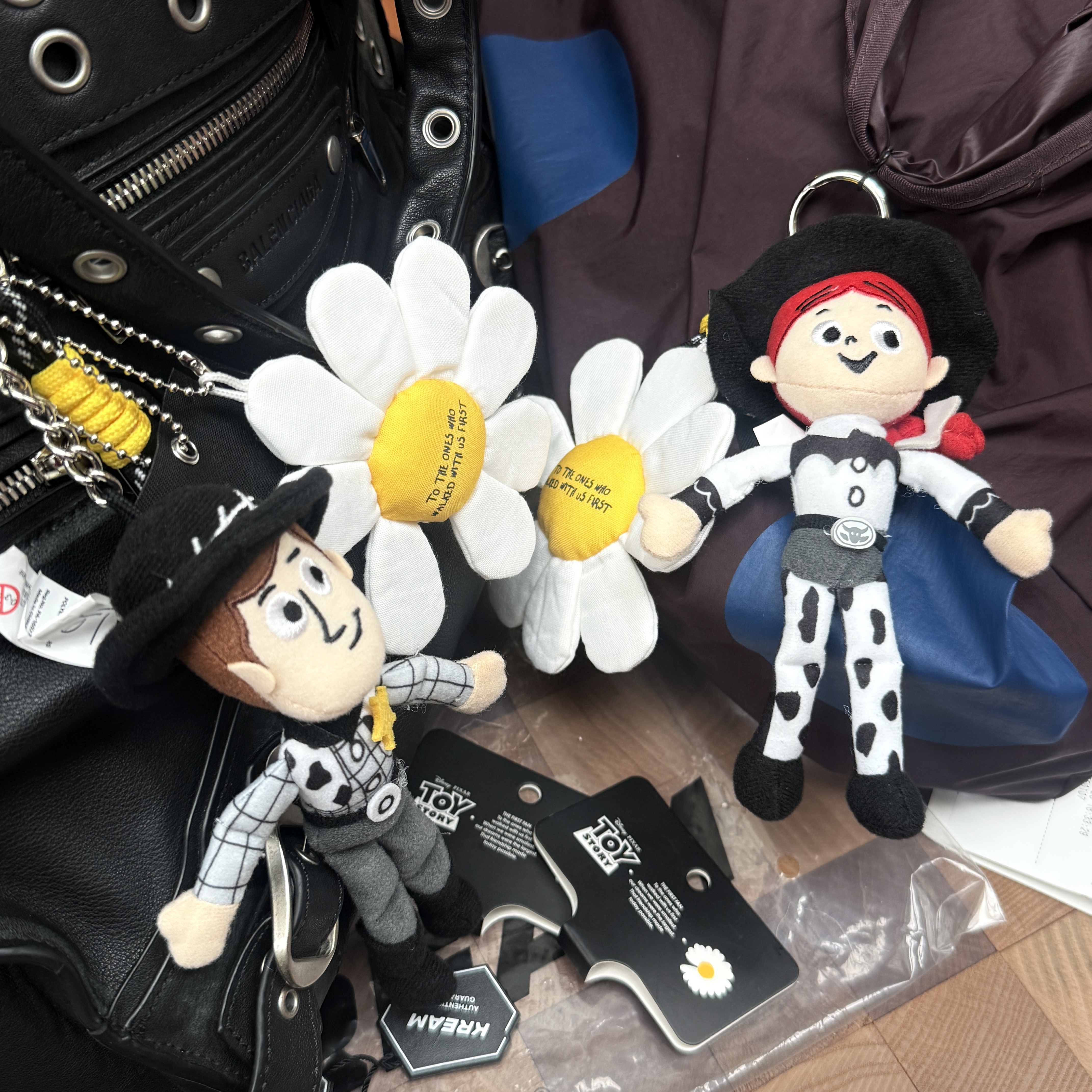 Peaceminusone x Toy Story The First Fan Plush Keyring Jessie 착용 스타일