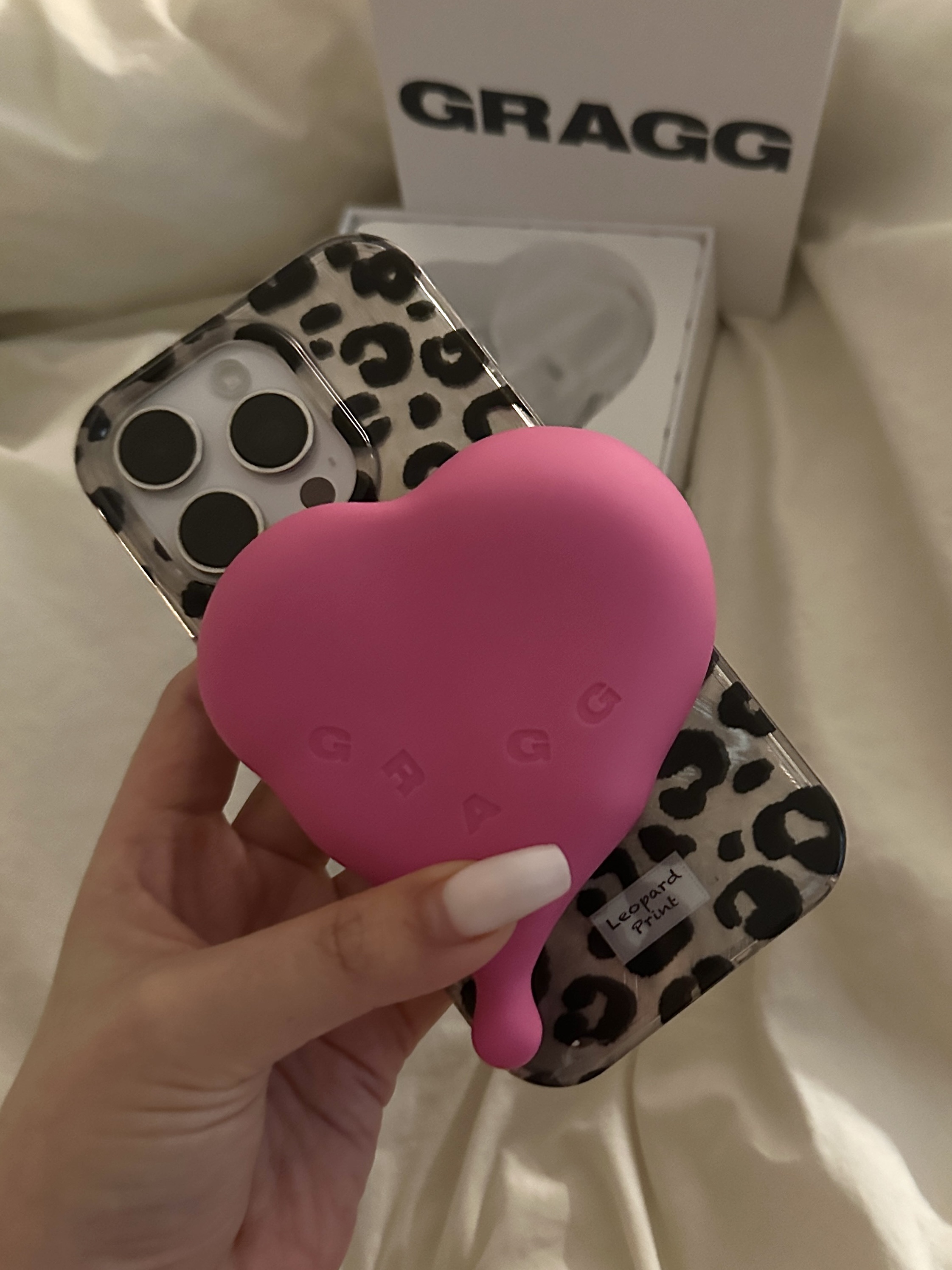 GRAGG MAGSAFE FLOW HEART BATTERY [9 COLOR] 착용 스타일 - 2