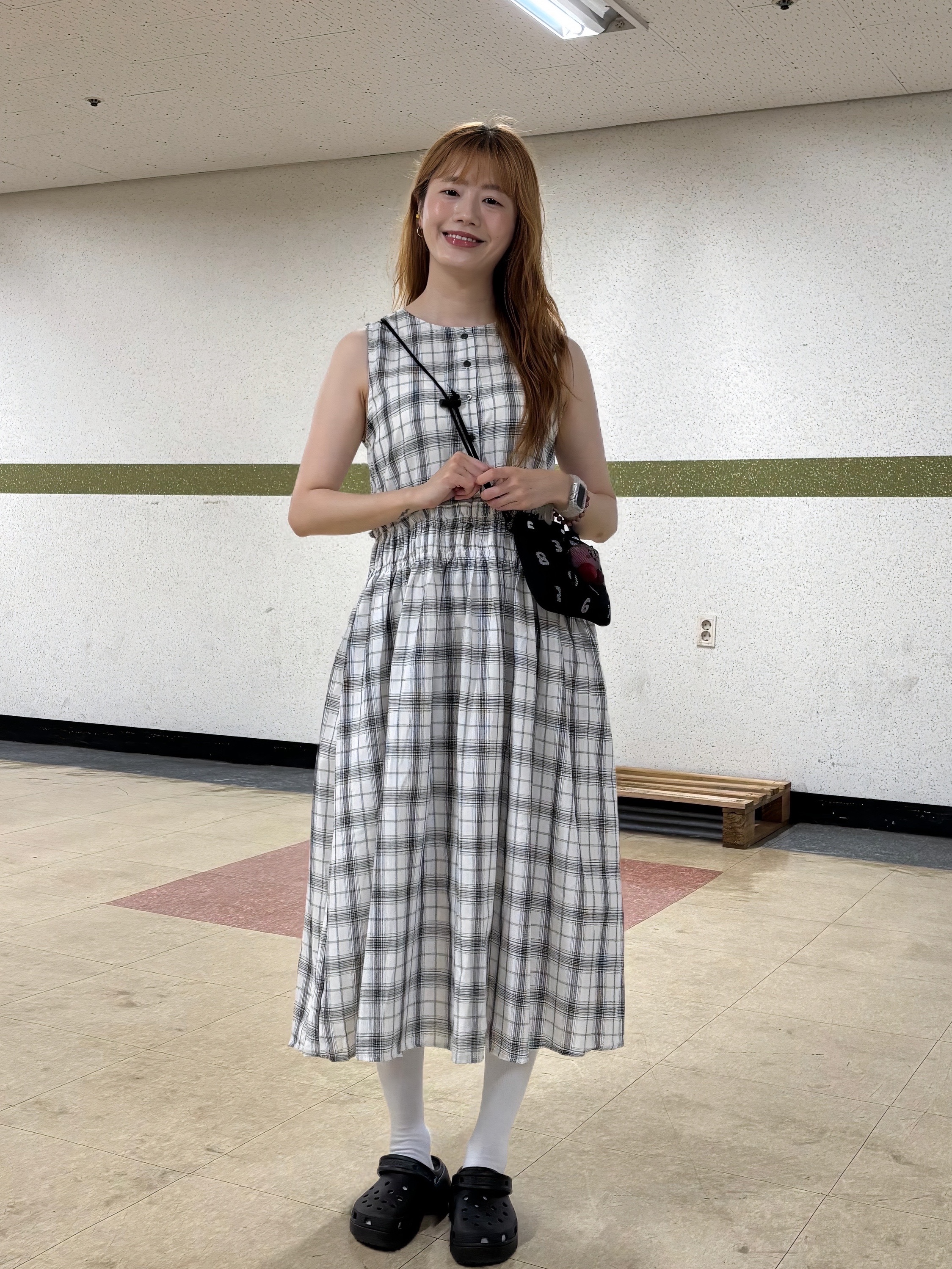 Sou Sou Poketle Mesh Sacoche Black, (W) Crocs Classic Platform Clog Black 착용 스타일 - 2