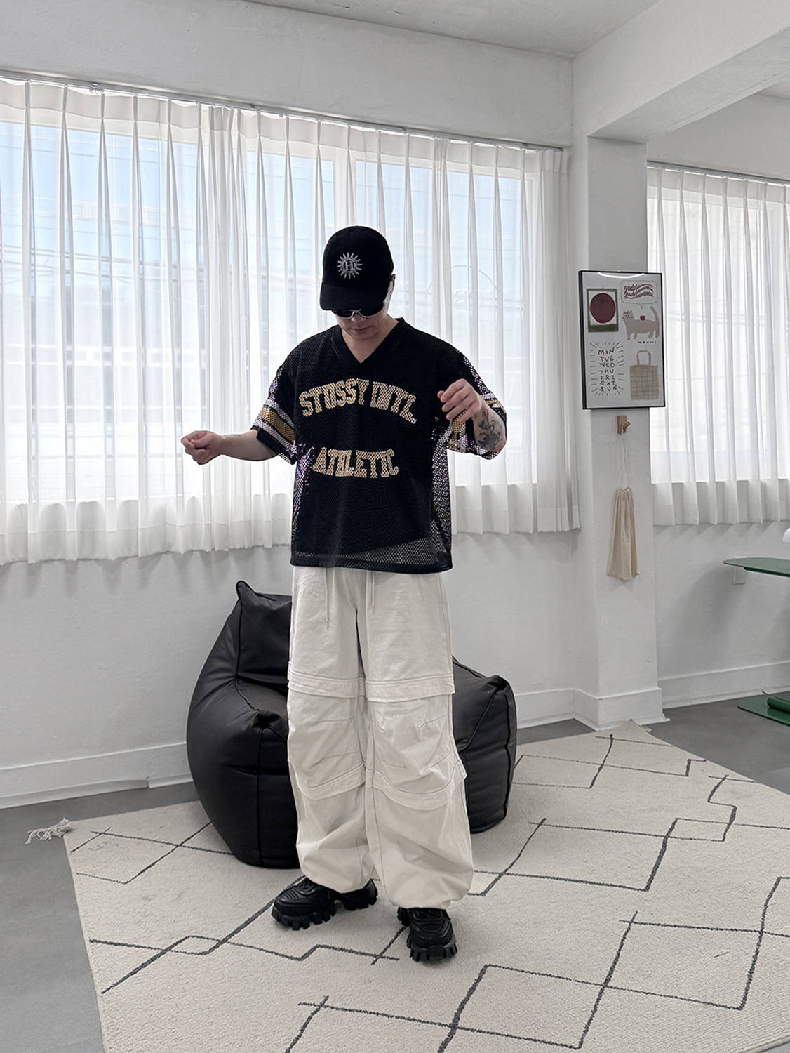 Stussy Sport Mesh Football Jersey Black, Prada Cloudbust Thunder Sneakers Black 착용 스타일 - 4