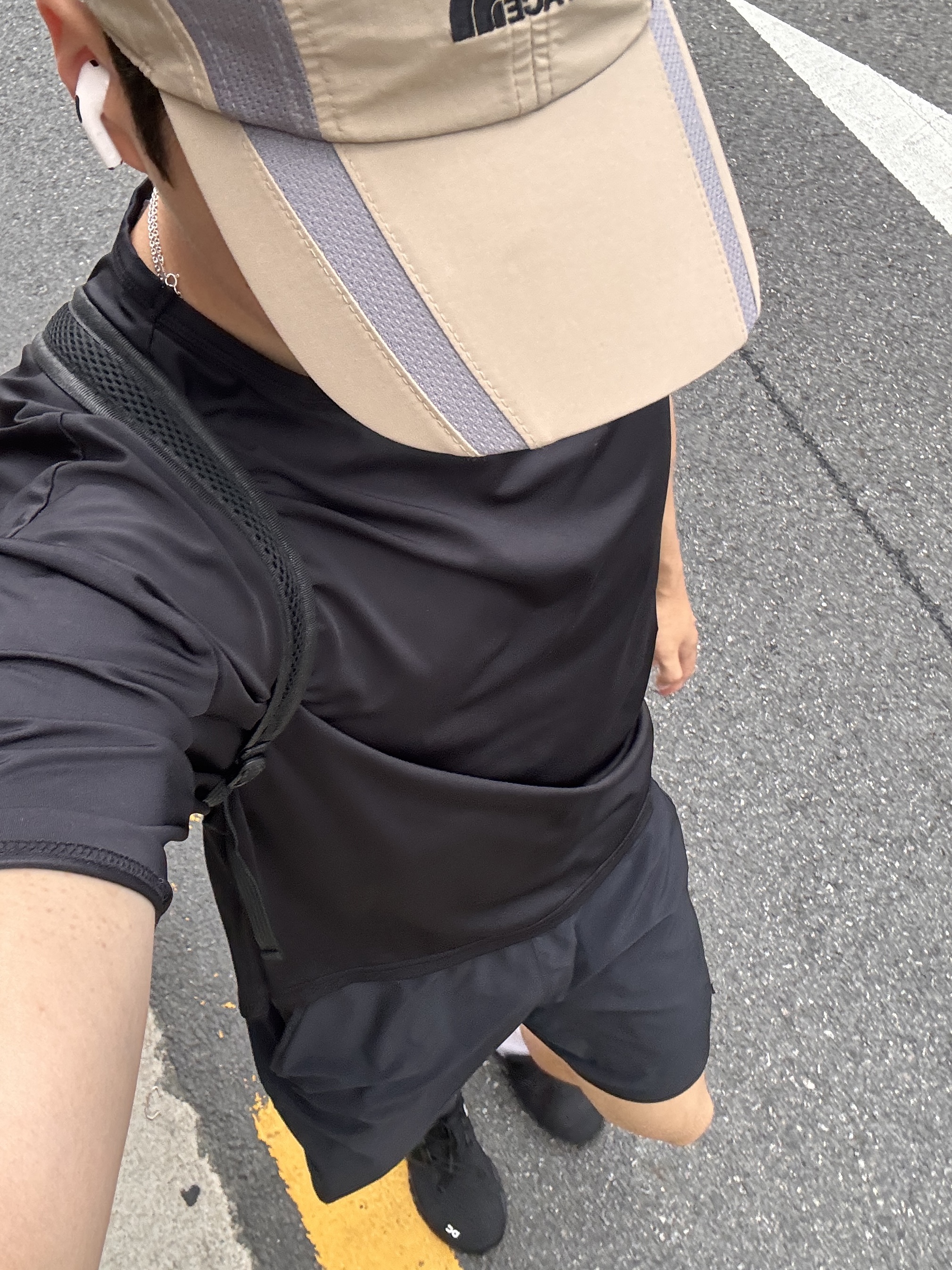 On Running Cloud 6 Black 착용 스타일 - 1