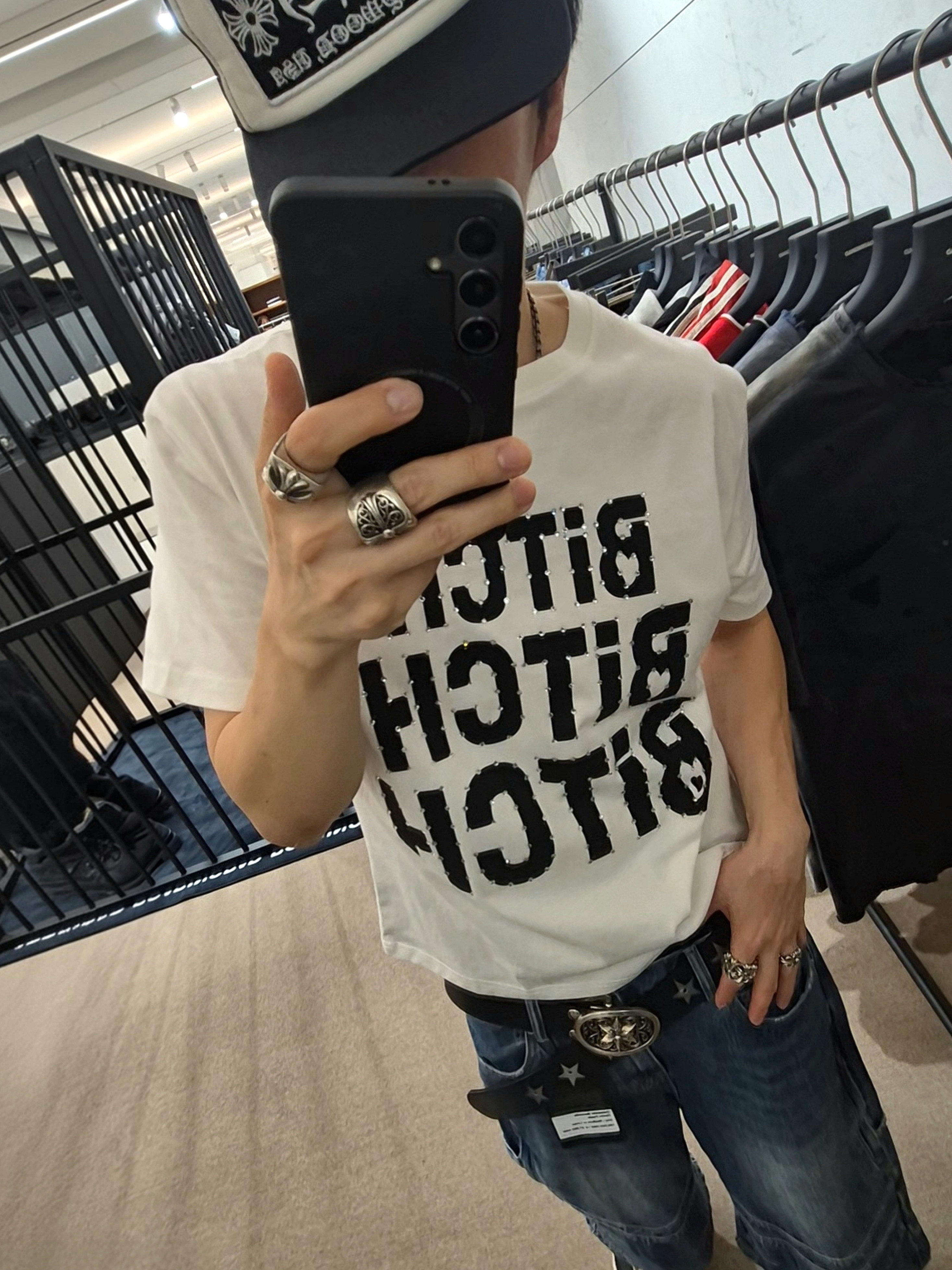 ROARINGRAD Crystal Stud T-Shirt White, ROARINGRAD Crystal Stud T-Shirt Black 착용 스타일 - 1