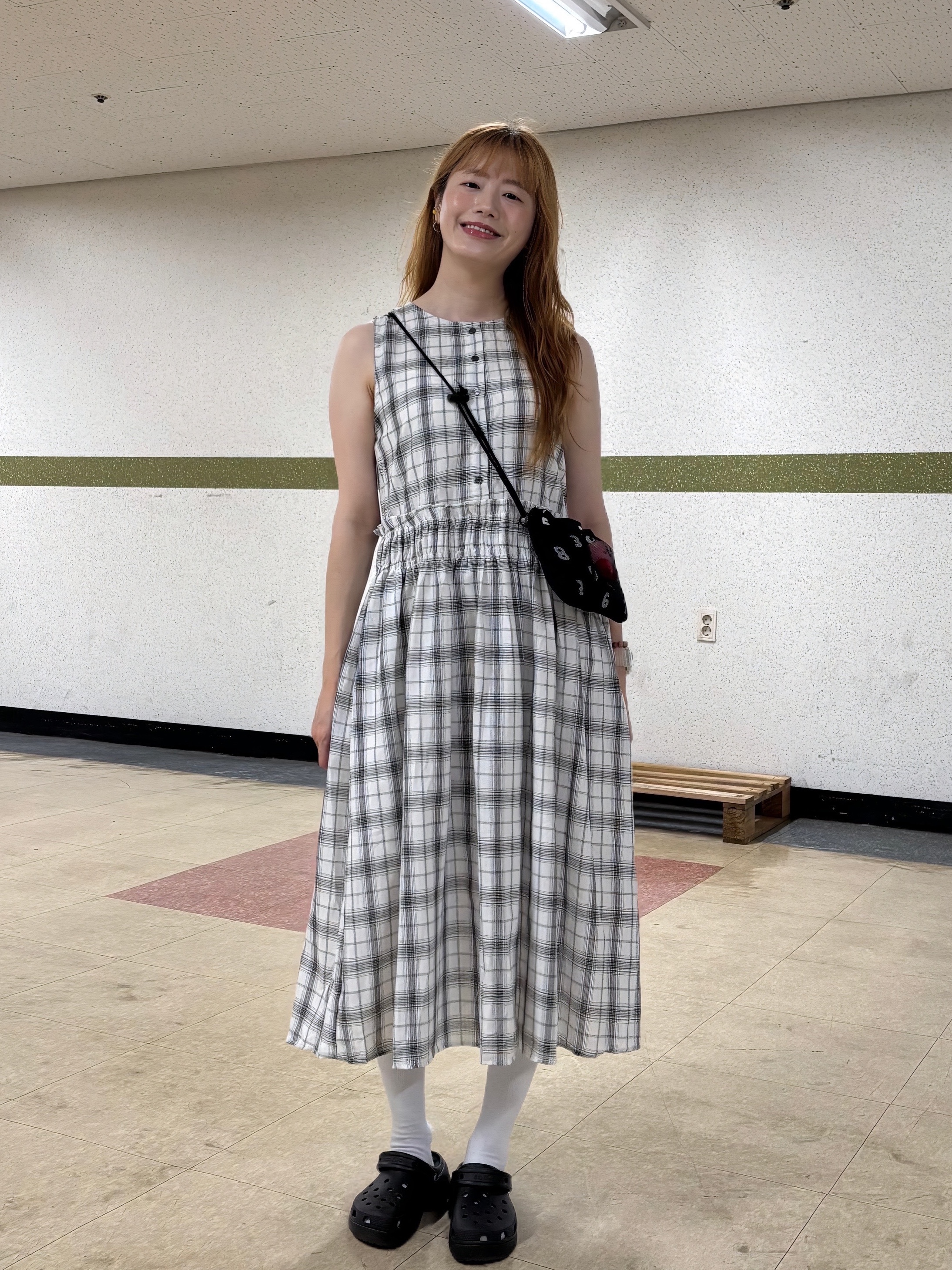 Sou Sou Poketle Mesh Sacoche Black, (W) Crocs Classic Platform Clog Black 착용 스타일 - 7