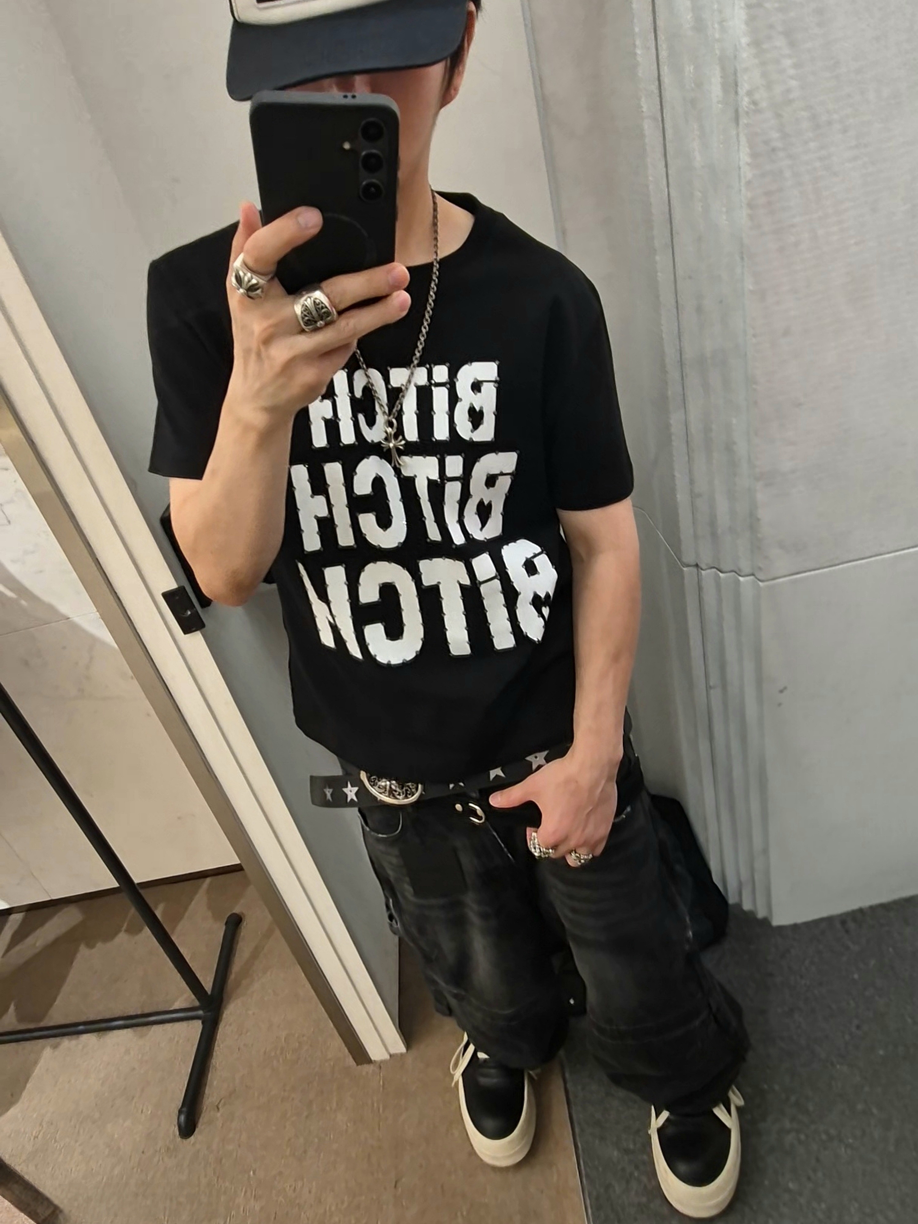 ROARINGRAD Crystal Stud T-Shirt White, ROARINGRAD Crystal Stud T-Shirt Black 착용 스타일 - 4