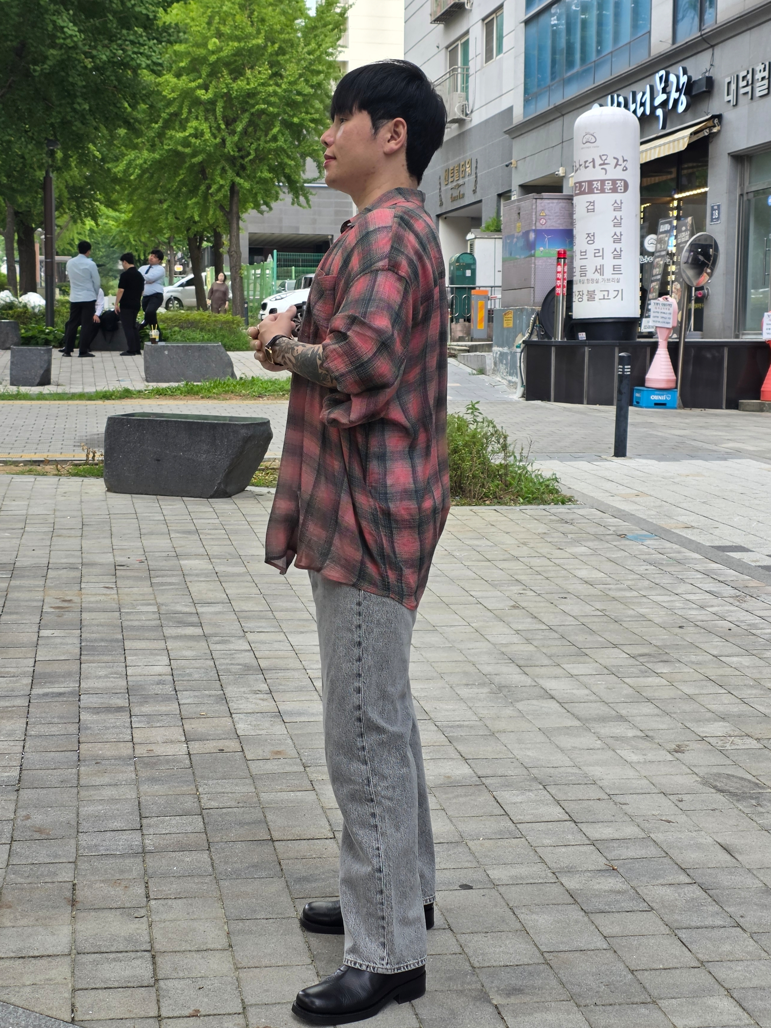 Our Legacy Borrowed Shirt Big Lumbercheck Print, Our Legacy Third Cut Superbleach Black Denim 착용 스타일