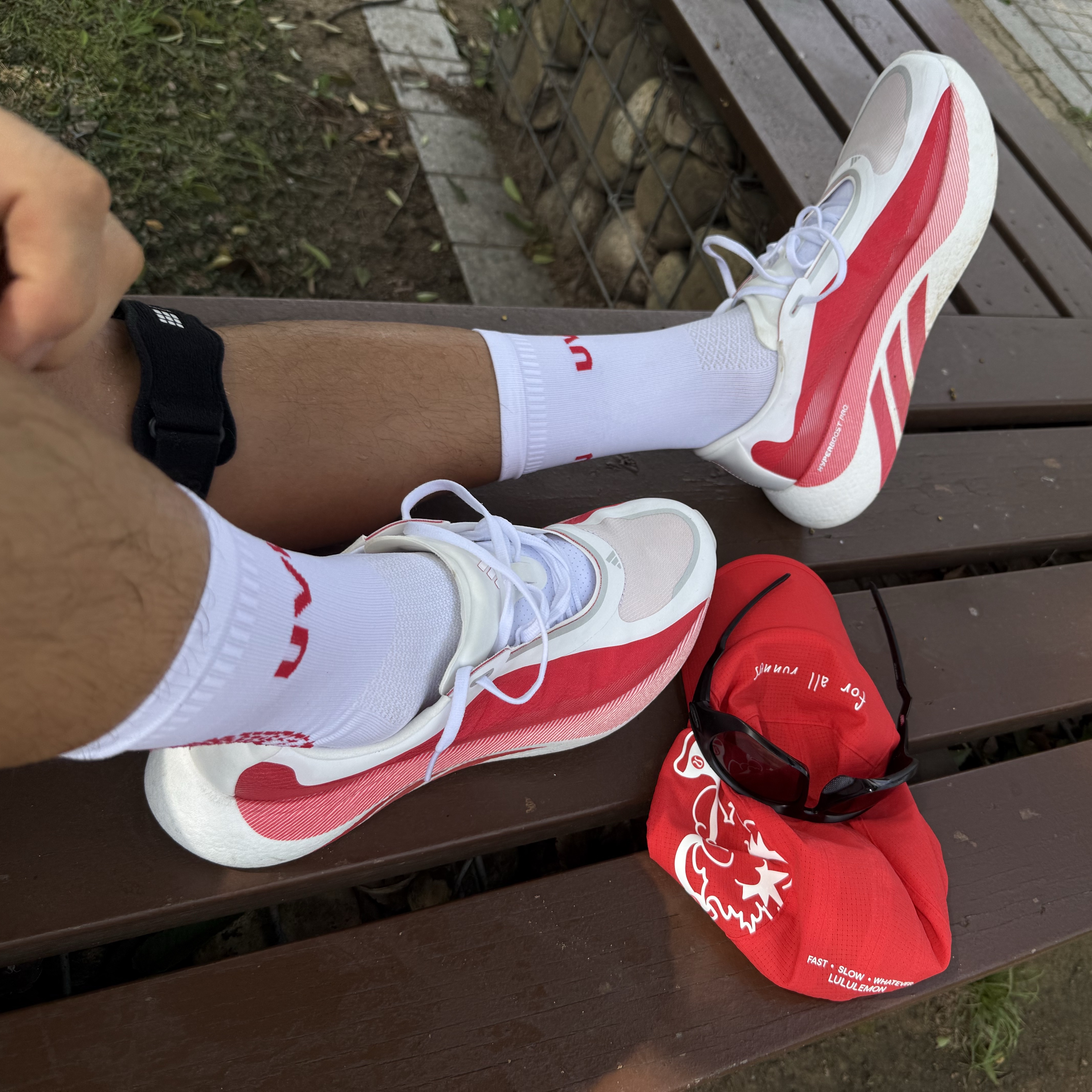 Adidas Hyperboost Edge Cloud White Pure Ruby, UVU Seoul '26 Running Sock White 착용 스타일 - 2