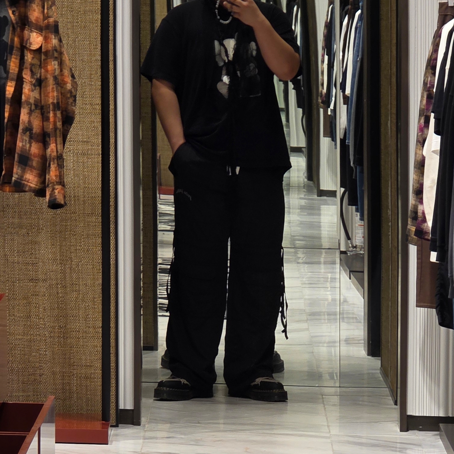 Uniqlo UT x Kaws Short Sleeve Graphic T-Shirt Black, Dr. Martens x Rick Owens 1460 Quad Sole Mega Lace Boots Black 착용 스타일 - 2