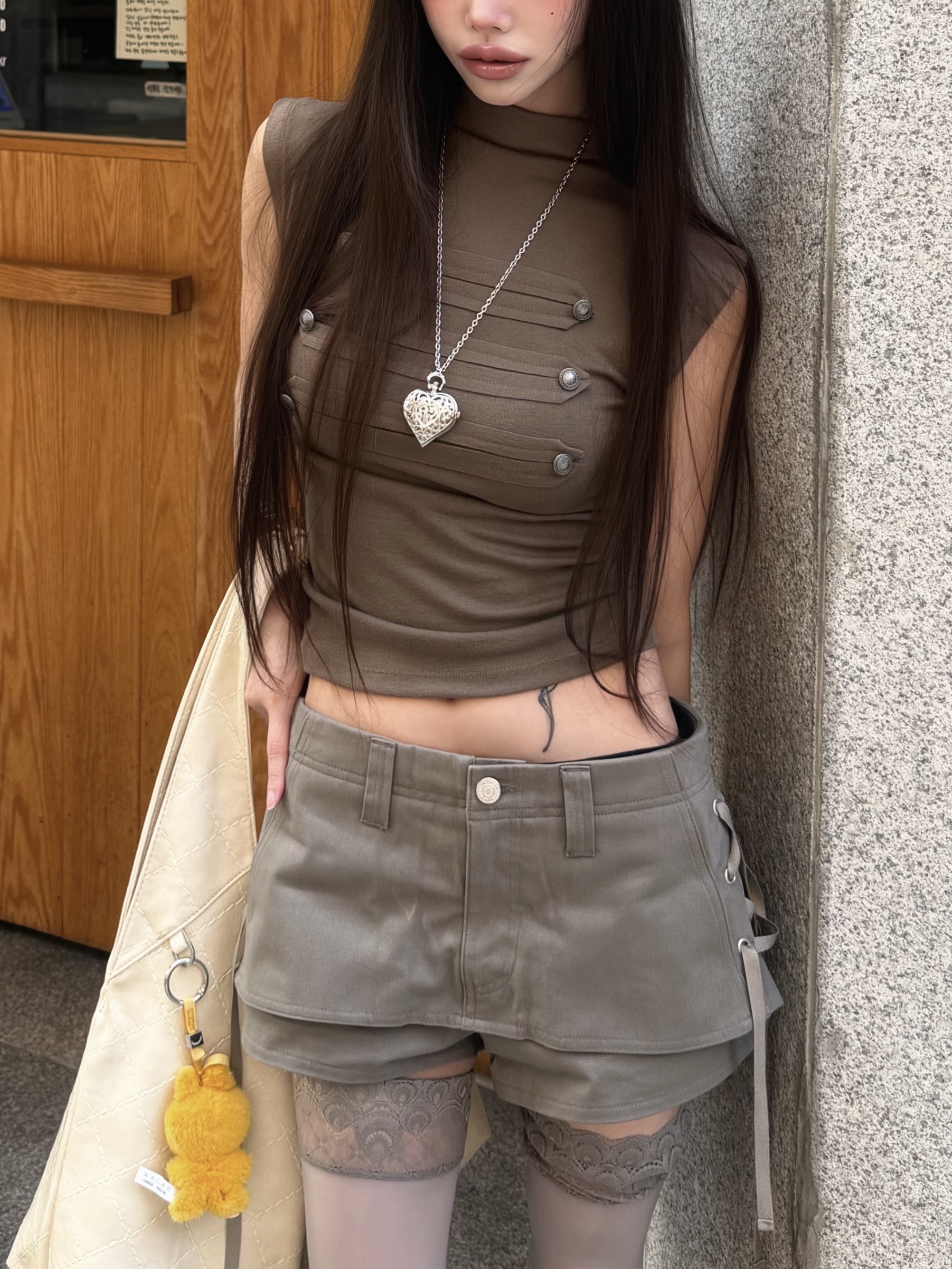 EUCT Napoleon Half Neck T-Shirt - Khaki 착용 스타일 - 4