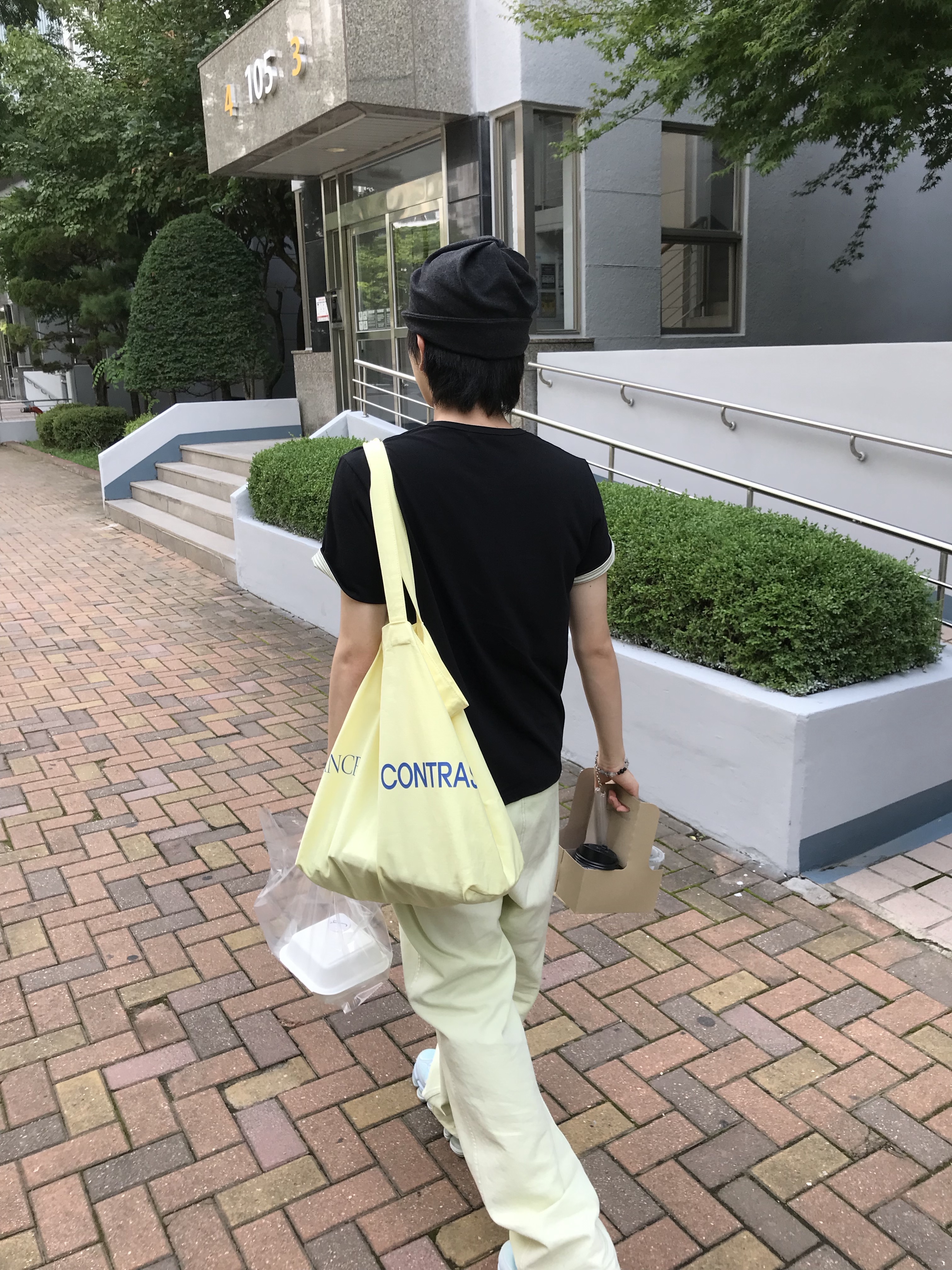 noun Easeful Tote Bag Lemon, REPINER Mass Beanie Black 착용 스타일