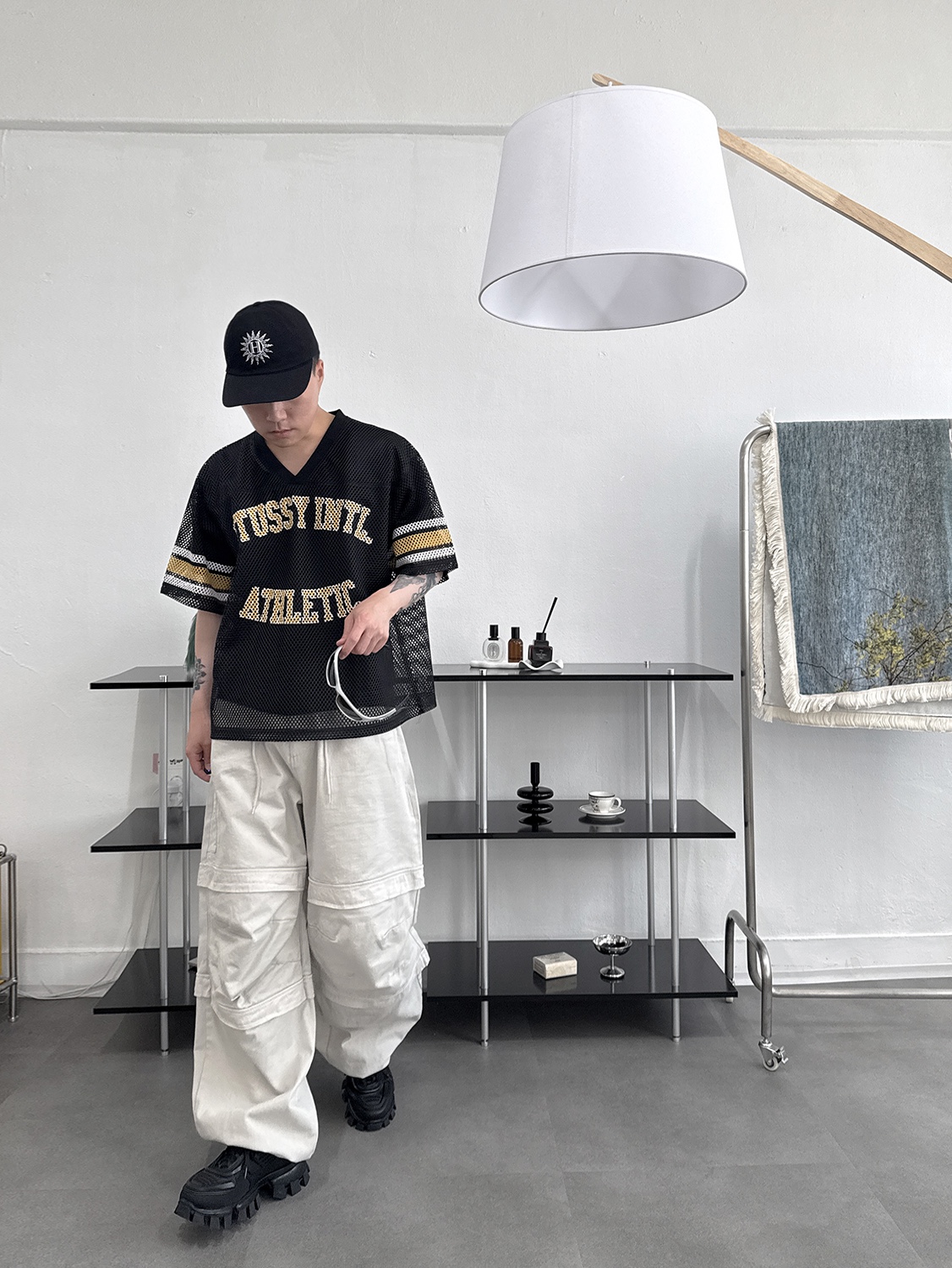 Stussy Sport Mesh Football Jersey Black, Prada Cloudbust Thunder Sneakers Black 착용 스타일 - 3