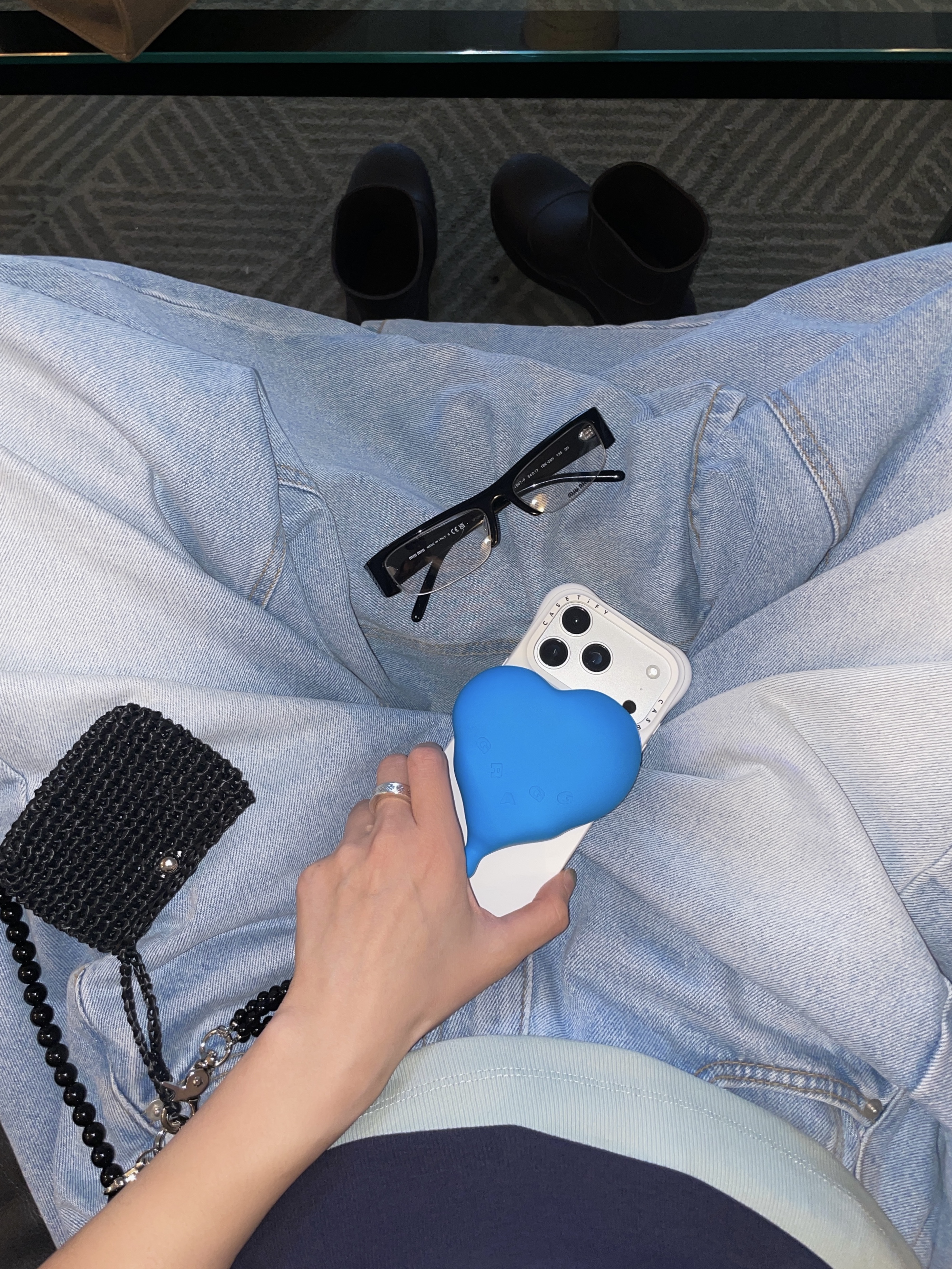 GRAGG MAGSAFE FLOW HEART BATTERY [9 COLOR], Casetify iPhone MagSafe Ripple Case White 착용 스타일 - 10