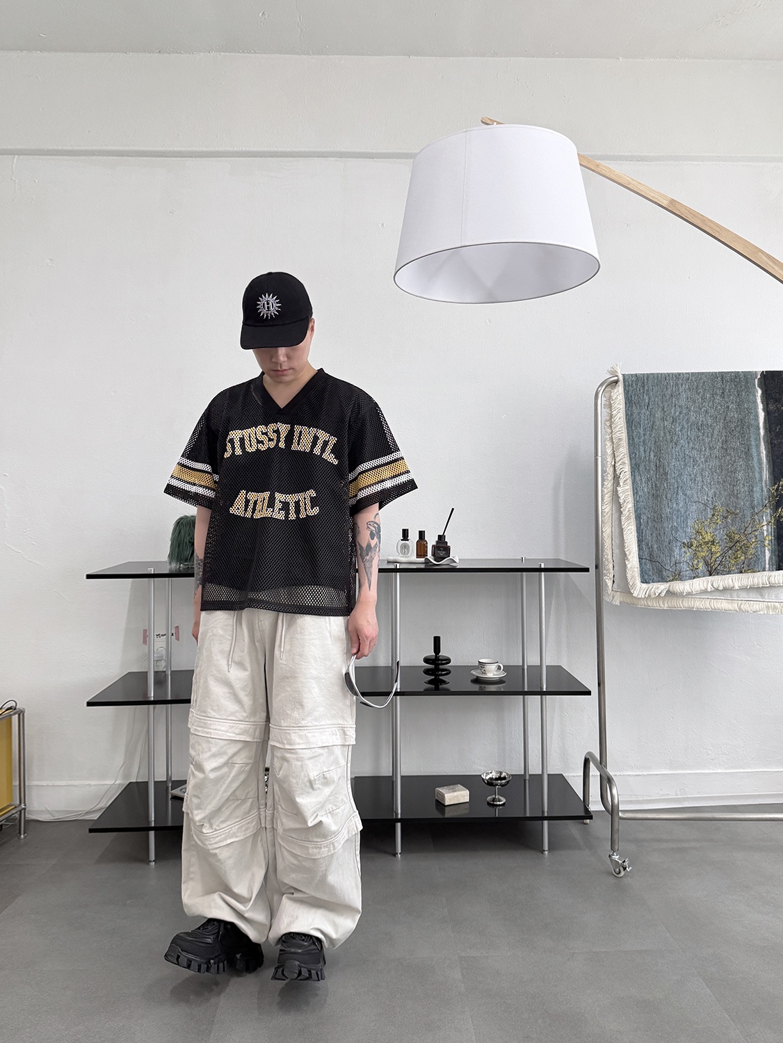 Stussy Sport Mesh Football Jersey Black, Prada Cloudbust Thunder Sneakers Black 착용 스타일 - 2