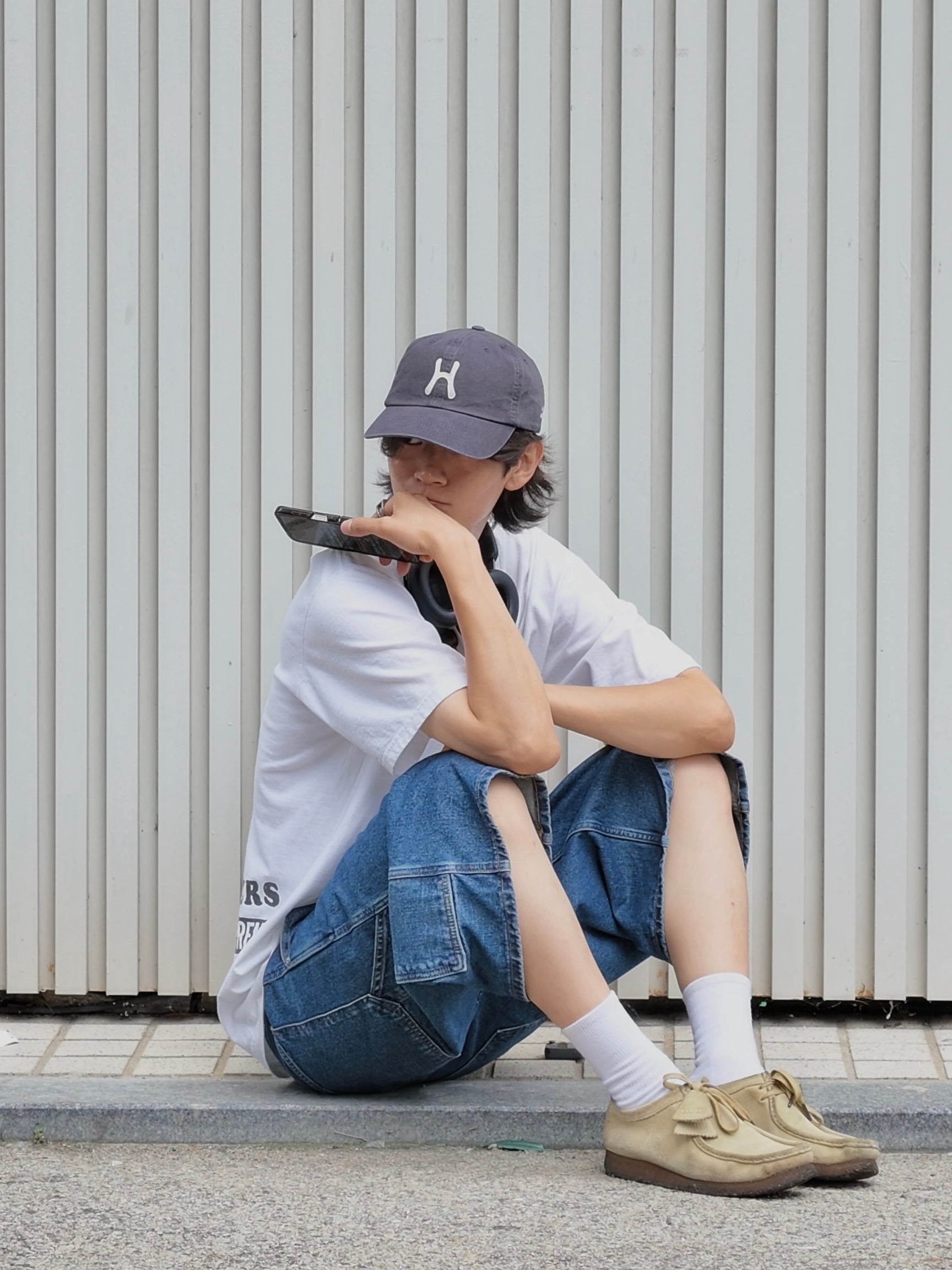 Hello Sunrise H Logo Cotton Relaxed Fit 6Panel Cap Charcoal, Clarks Wallabee Maple Suede 착용 스타일 - 2