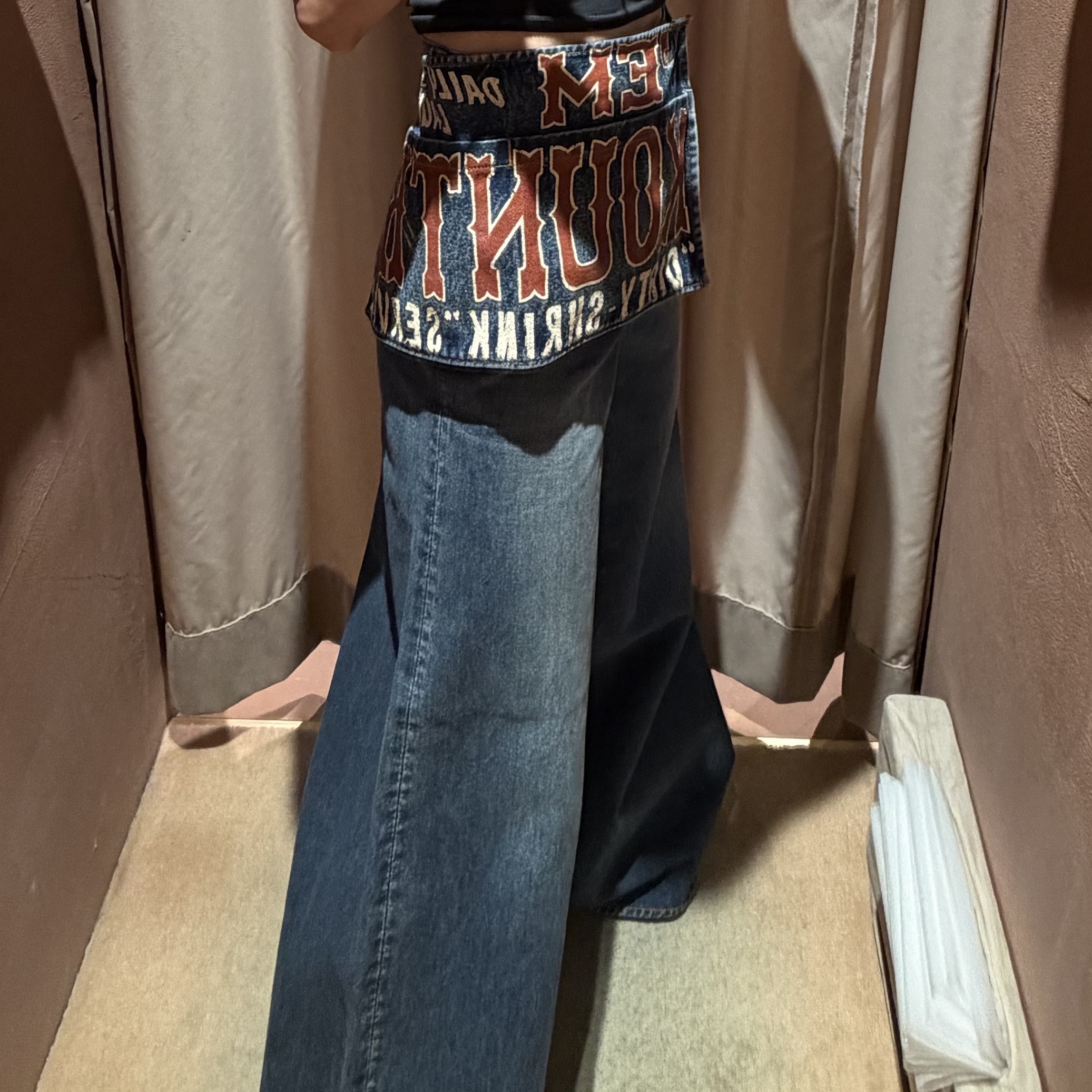 Kapital 13 oz. Denim Damaged Kountry Embroidery 2Way Apron Indigo (Processing) 착용 스타일