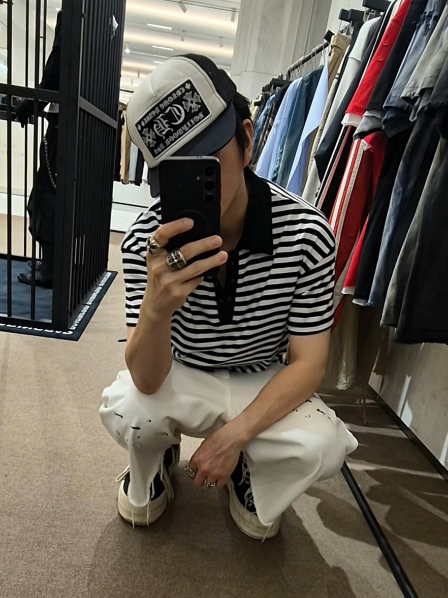 ROARINGRAD Striped Polo T-shirt Black, Chrome Hearts CH Hollywood Trucker Hat Black White 착용 스타일 - 1