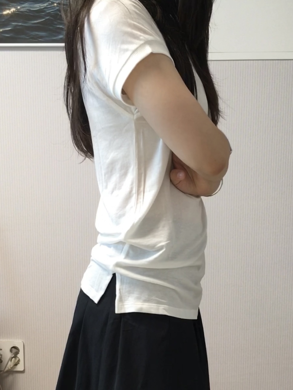 Polyteru Women Muted T-Shirt White, Polyteru Women Muted T-Shirt Charcoal 착용 스타일 - 1