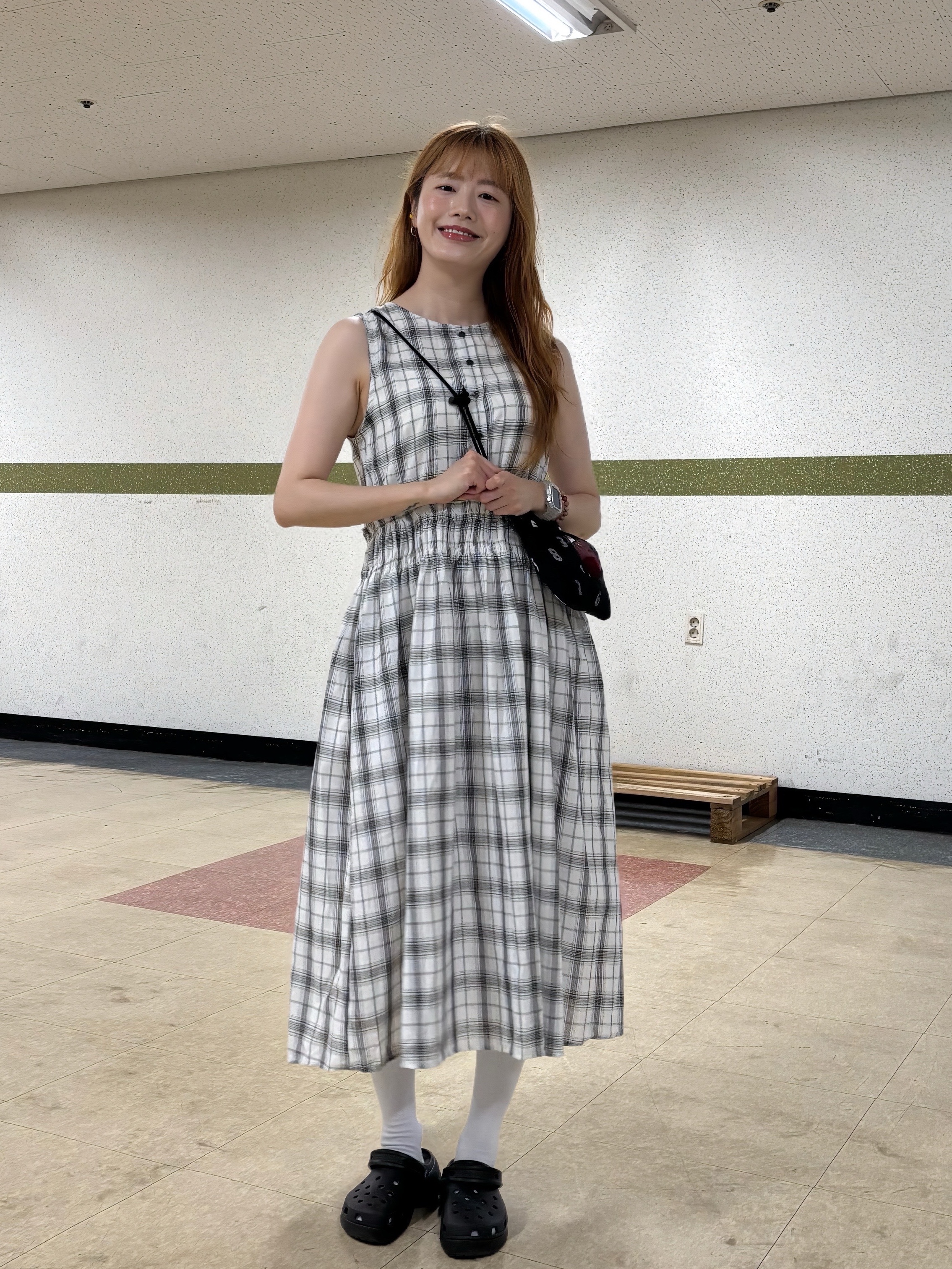 Sou Sou Poketle Mesh Sacoche Black, (W) Crocs Classic Platform Clog Black 착용 스타일 - 1
