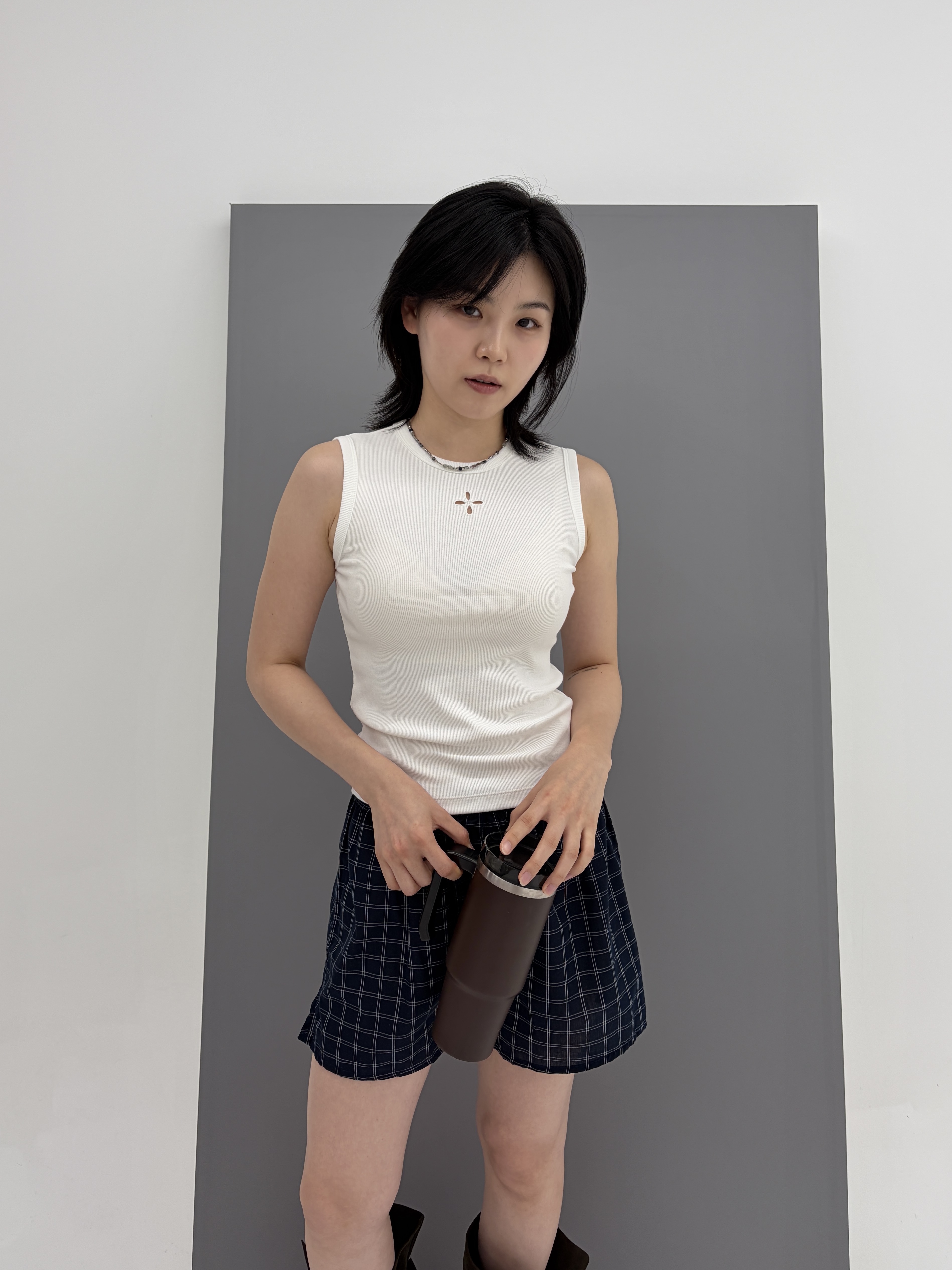 Riomeu Signature Sleeveless White 착용 스타일 - 2