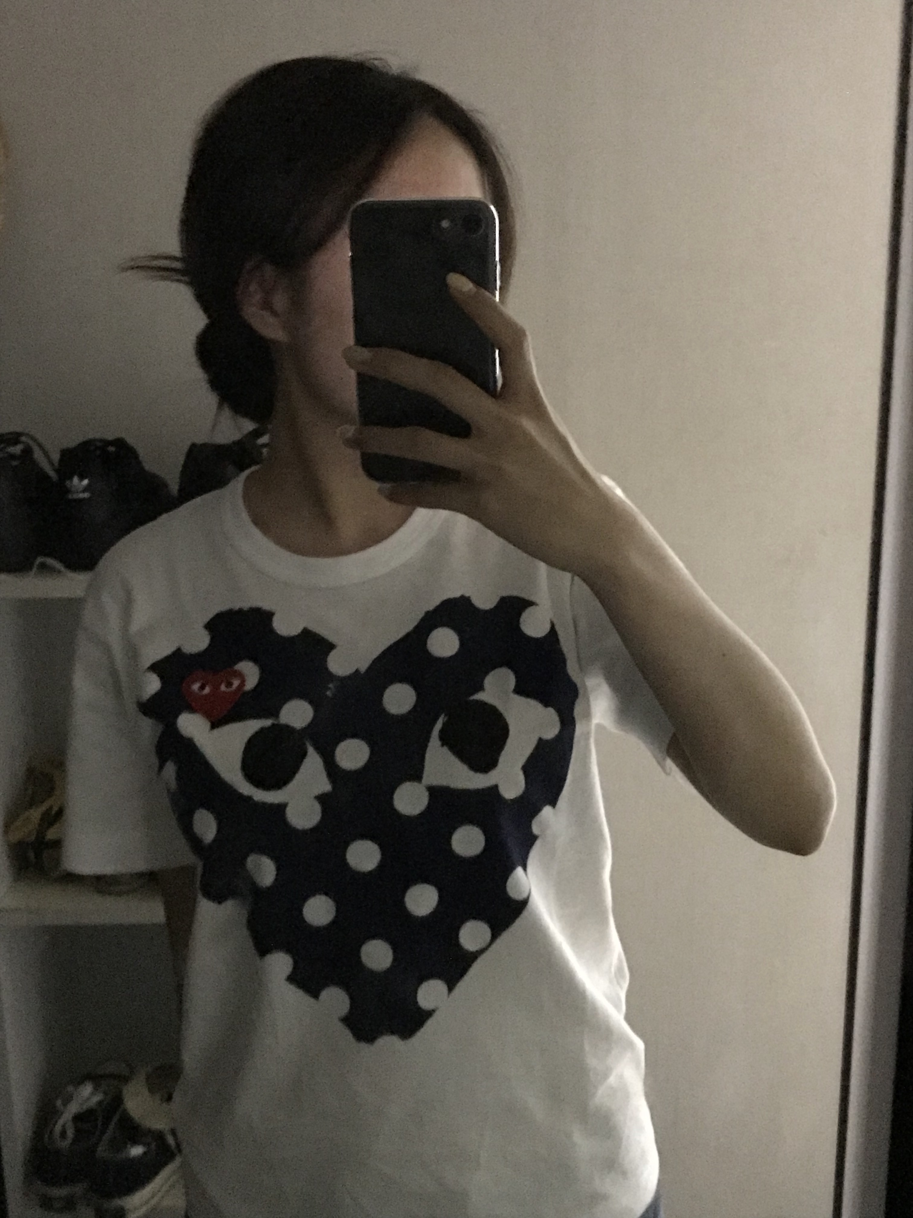 Play Comme des Garcons Red Heart Printed Blue Heart T-Shirt White 착용 스타일