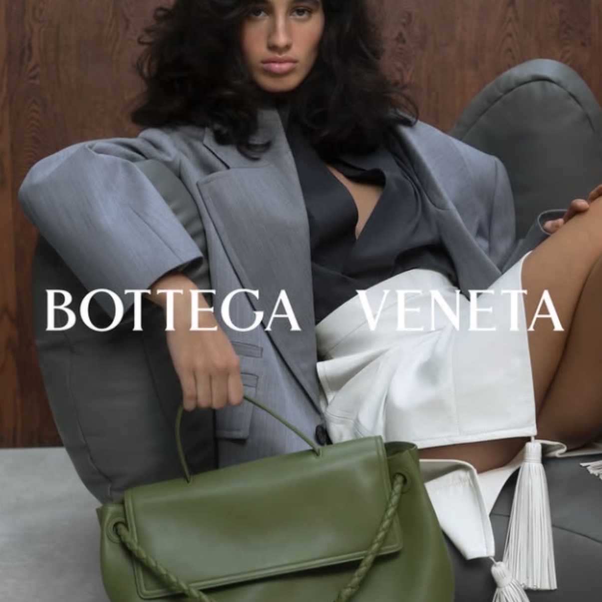Bottega Veneta Large Andiamo Fondant, Bottega Veneta Large Ciao Ciao Cypress 착용 스타일 - 3