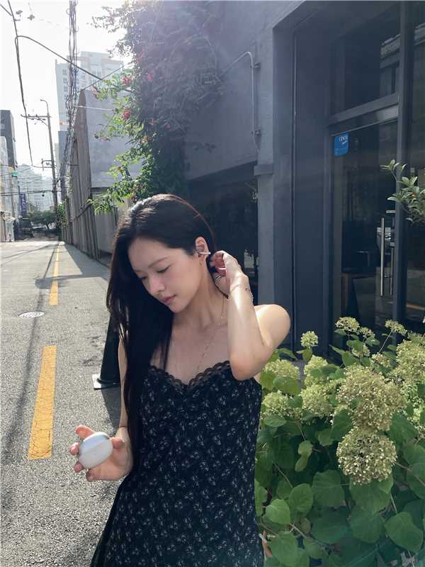 Edifier Comfo Bass Open-Ear Bluetooth Earbuds - Silver 착용 스타일 - 8