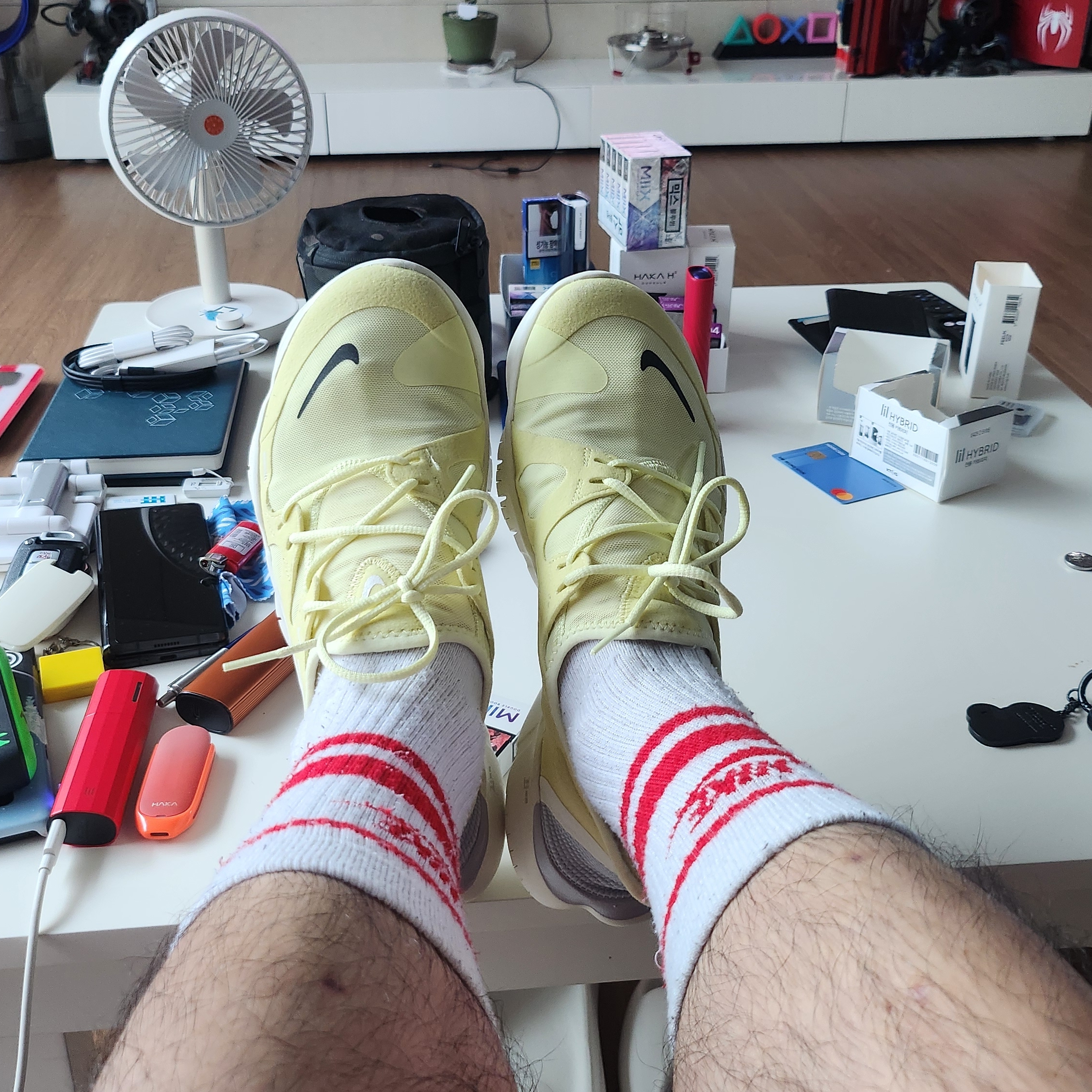 Nike Free RN 5.0 Luminous Green, Nike NSW Everyday Essential Crew Socks White University Red (3 Pack/Korean Ver.) 착용 스타일 - 7