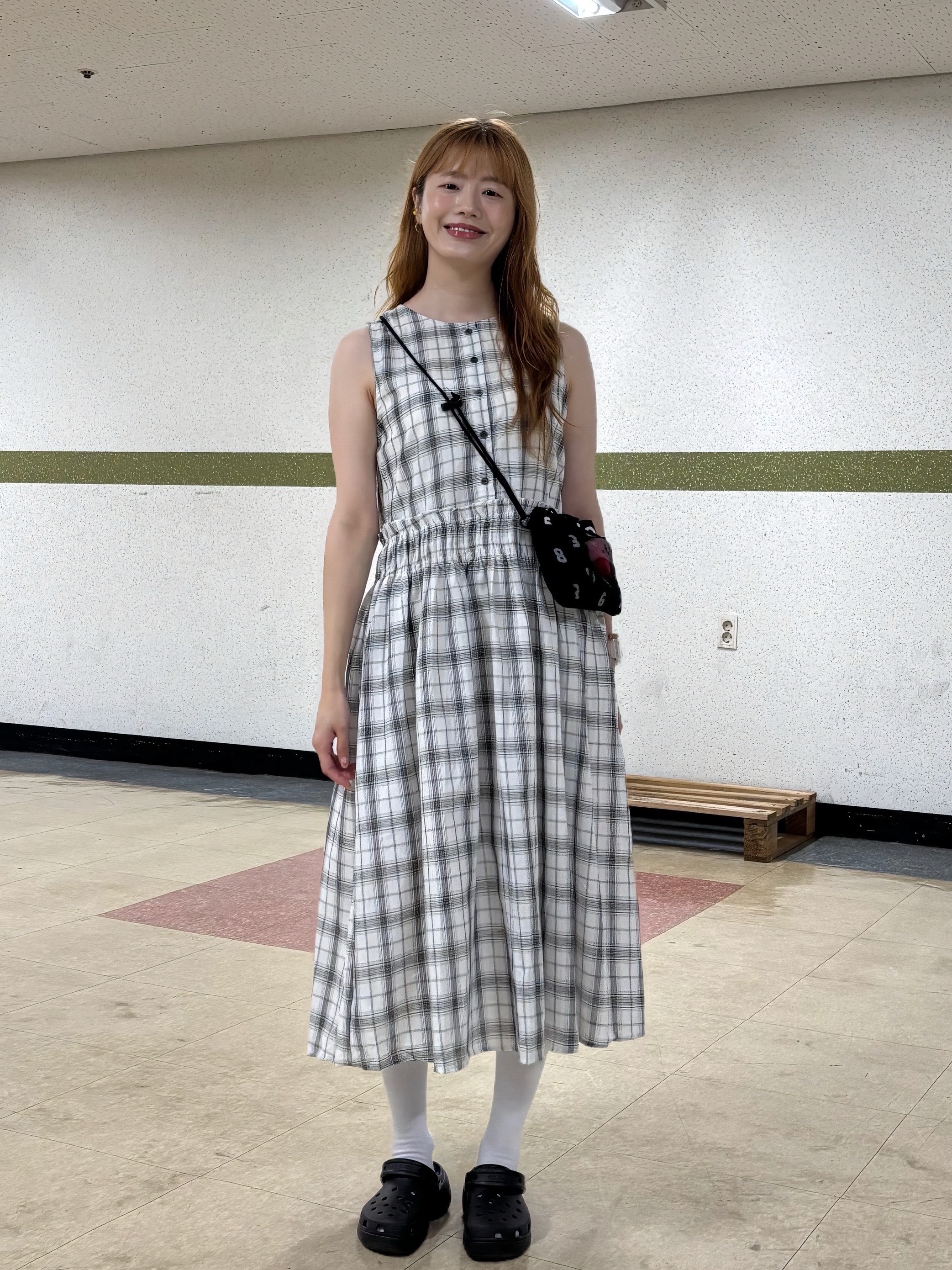 Sou Sou Poketle Mesh Sacoche Black, (W) Crocs Classic Platform Clog Black 착용 스타일 - 5