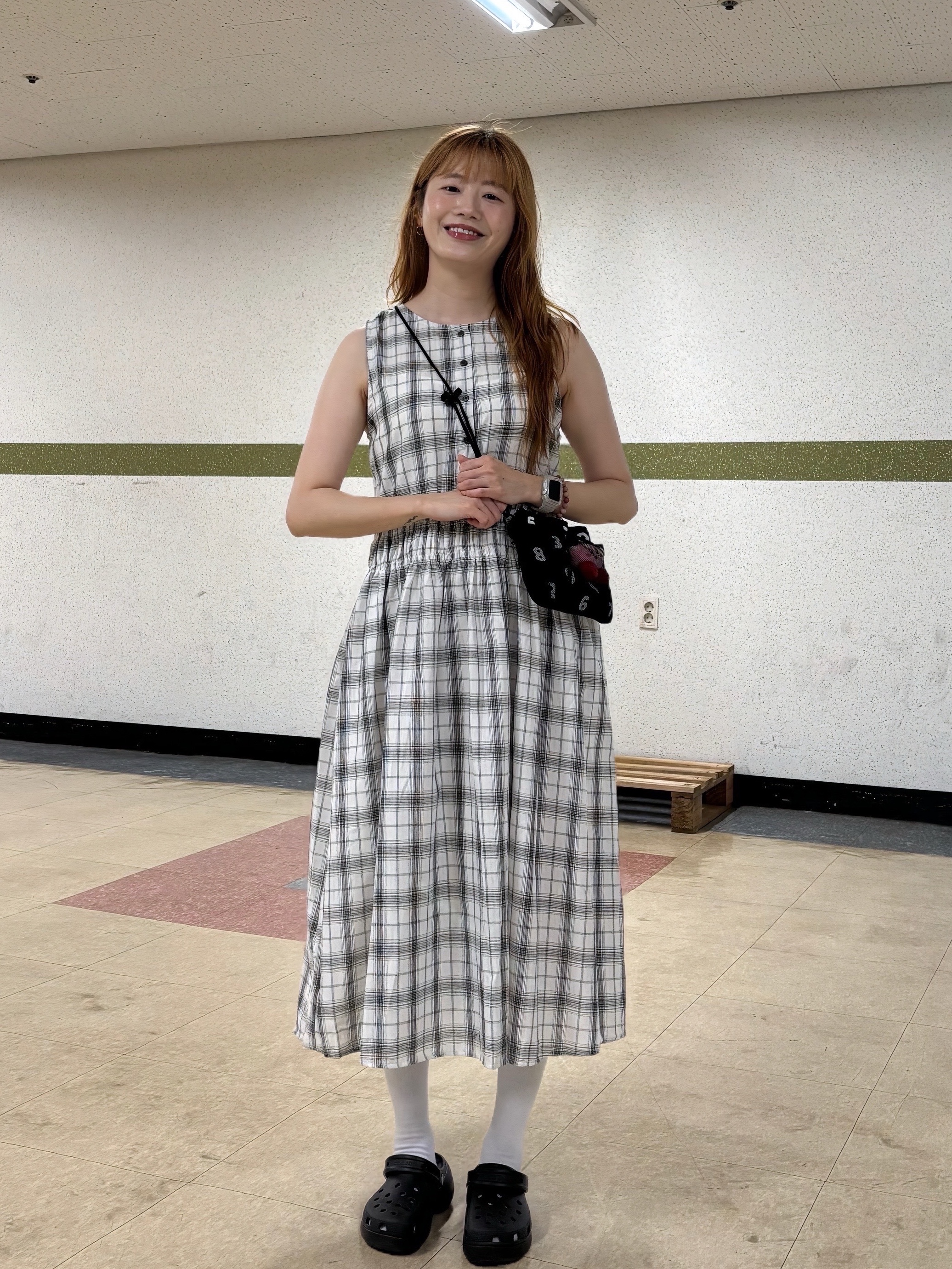 Sou Sou Poketle Mesh Sacoche Black, (W) Crocs Classic Platform Clog Black 착용 스타일 - 9