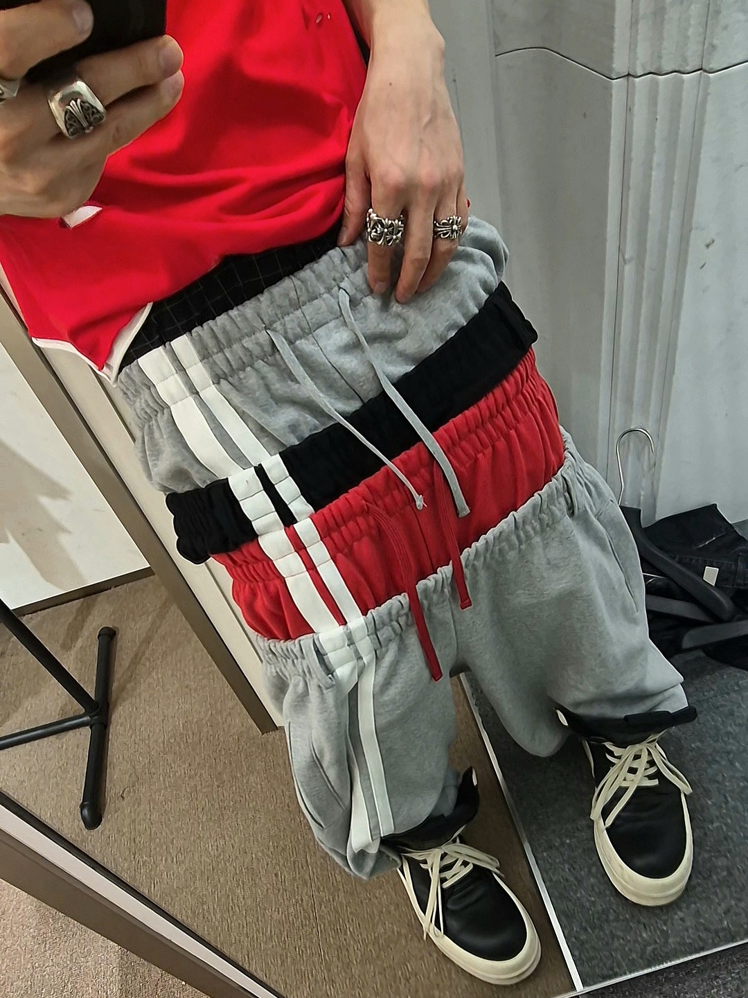 ROARINGRAD Double Waist Bermuda Sweat Pants Gray, ROARINGRAD Double Waist Bermuda Sweat Pants Black 착용 스타일 - 1