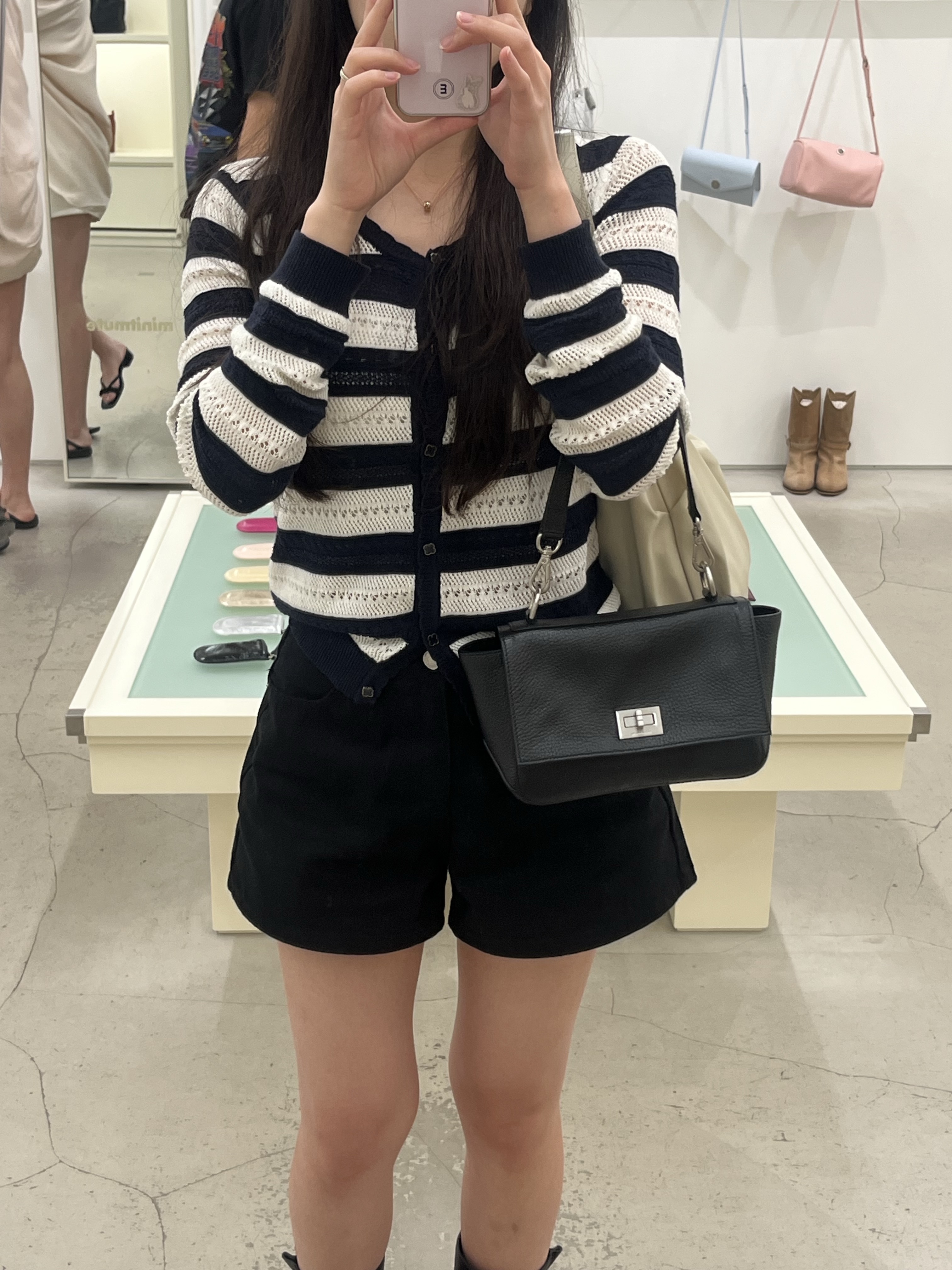 Minitmute Ferretti M Black 착용 스타일