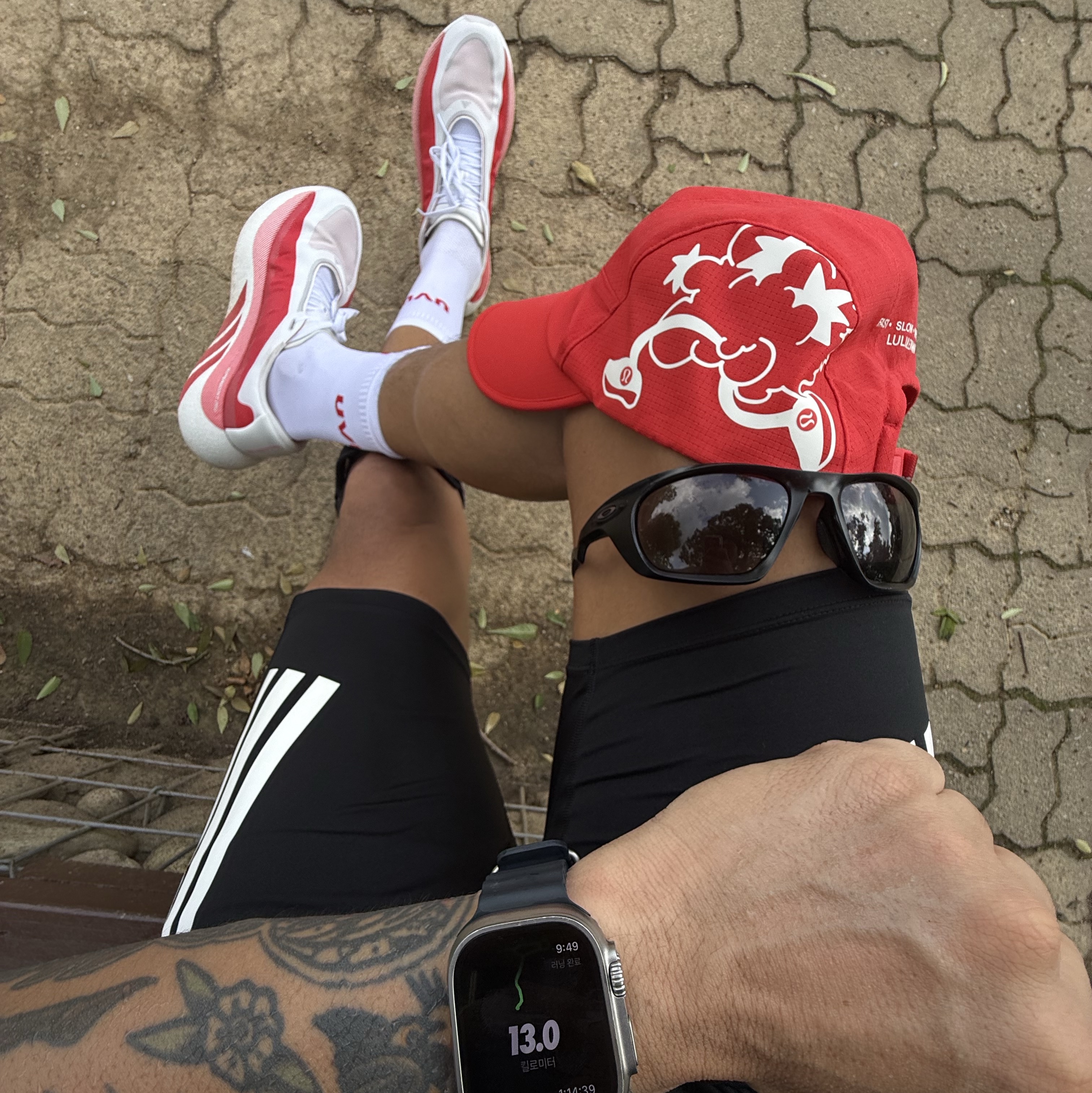 Adidas Hyperboost Edge Cloud White Pure Ruby, UVU Seoul '26 Running Sock White 착용 스타일 - 1