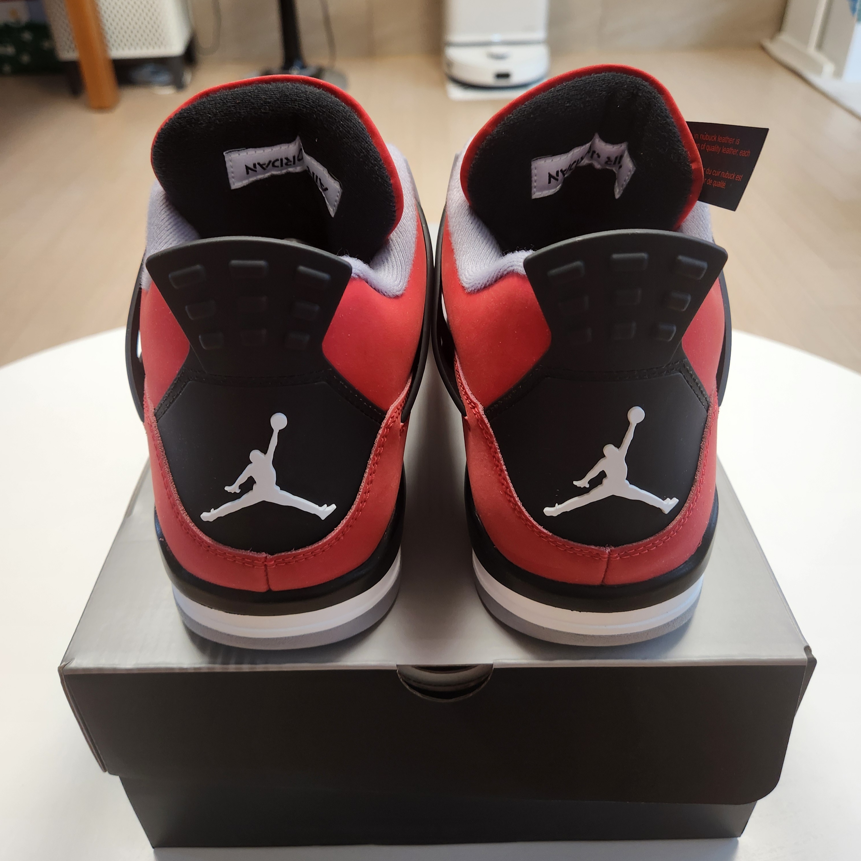 Jordan 4 Toro Bravo Fire Red and Black 2026 착용 스타일 - 3